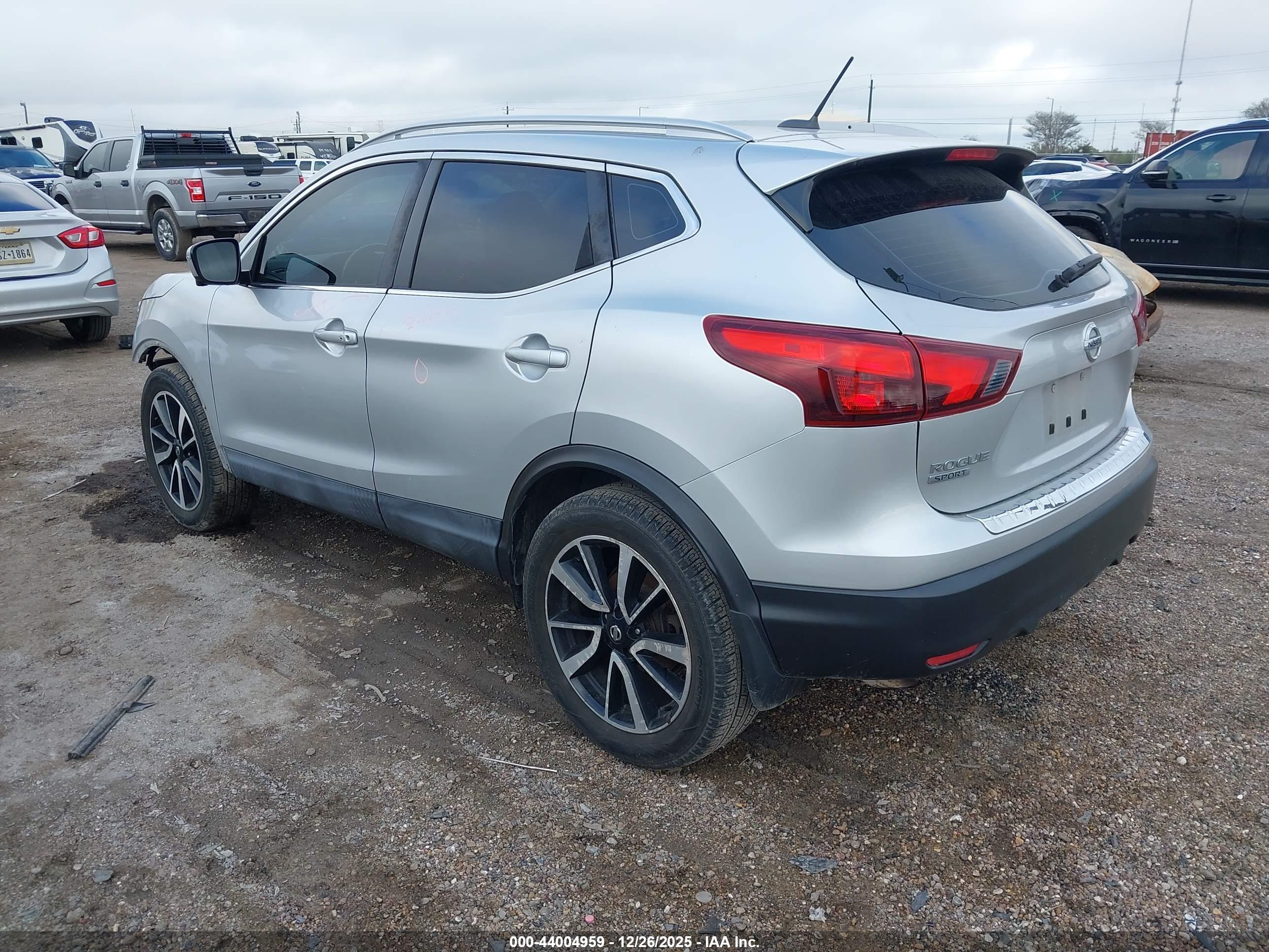 NISSAN ROGUE image 3