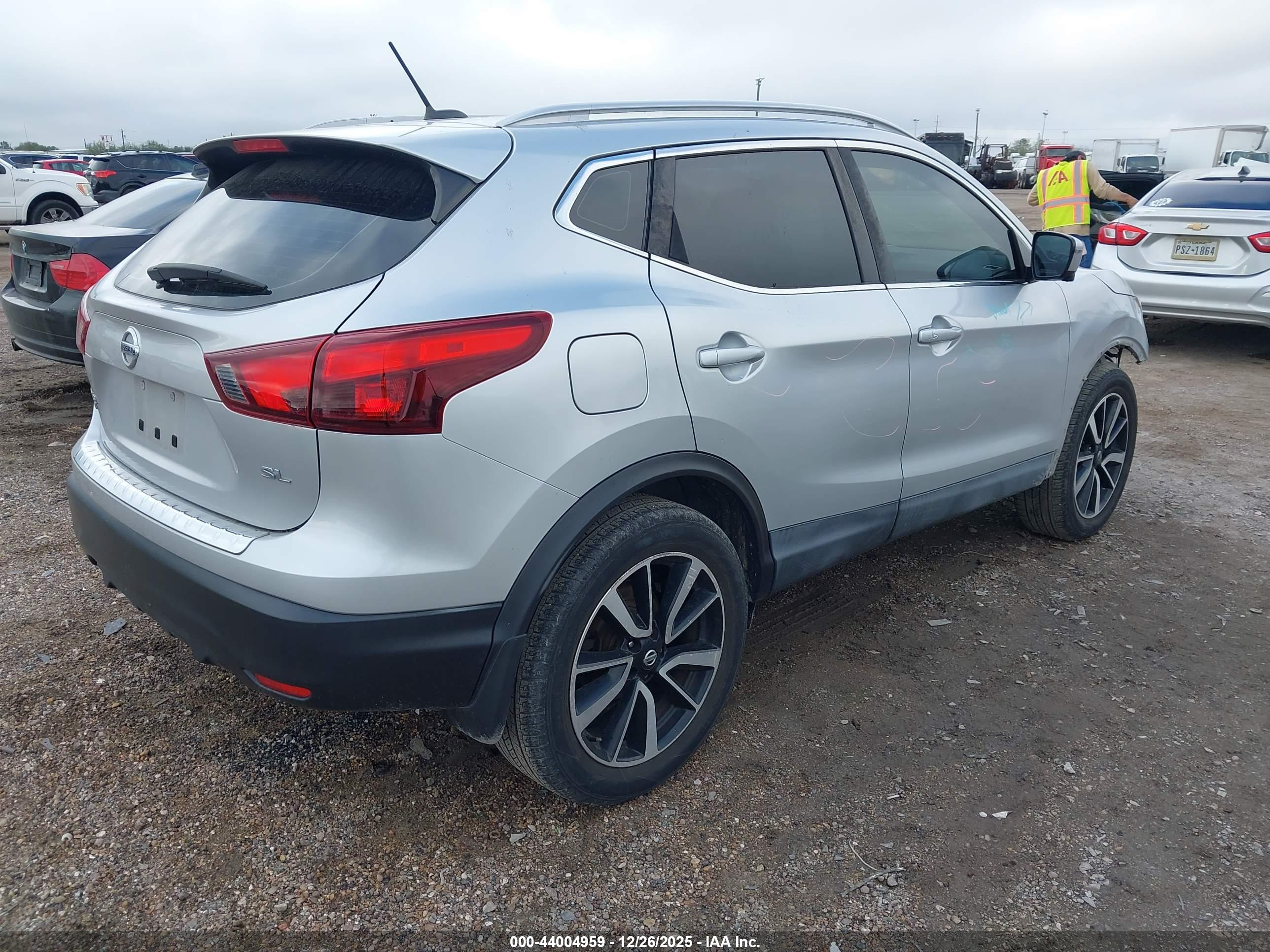 NISSAN ROGUE image 4