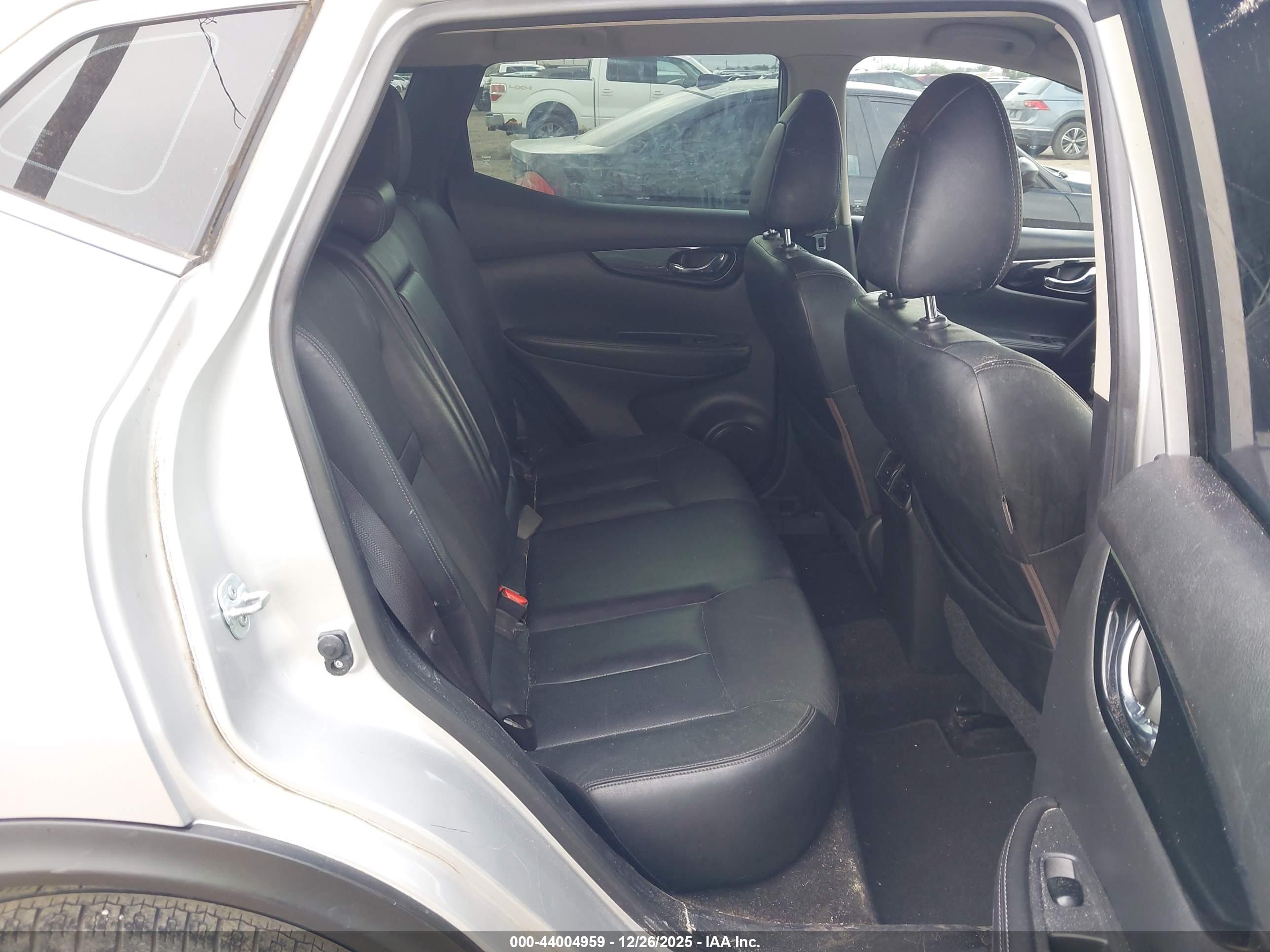 NISSAN ROGUE image 8