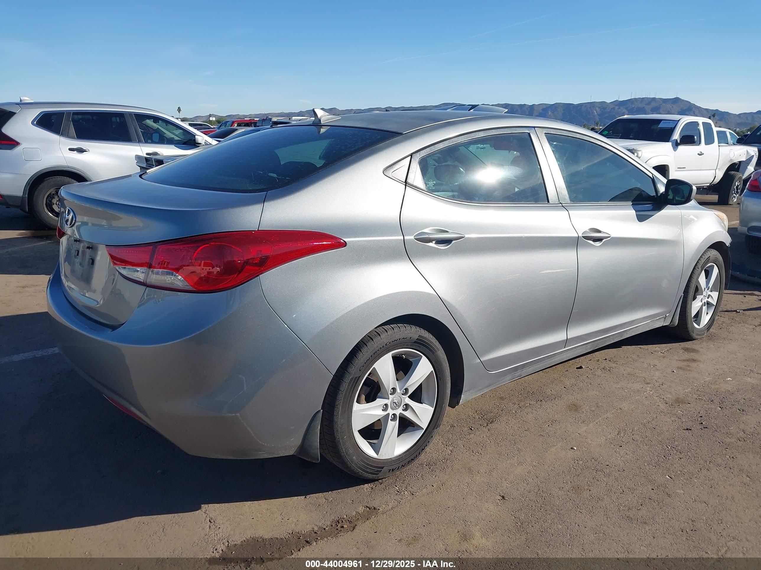 HYUNDAI ELANTRA image 4