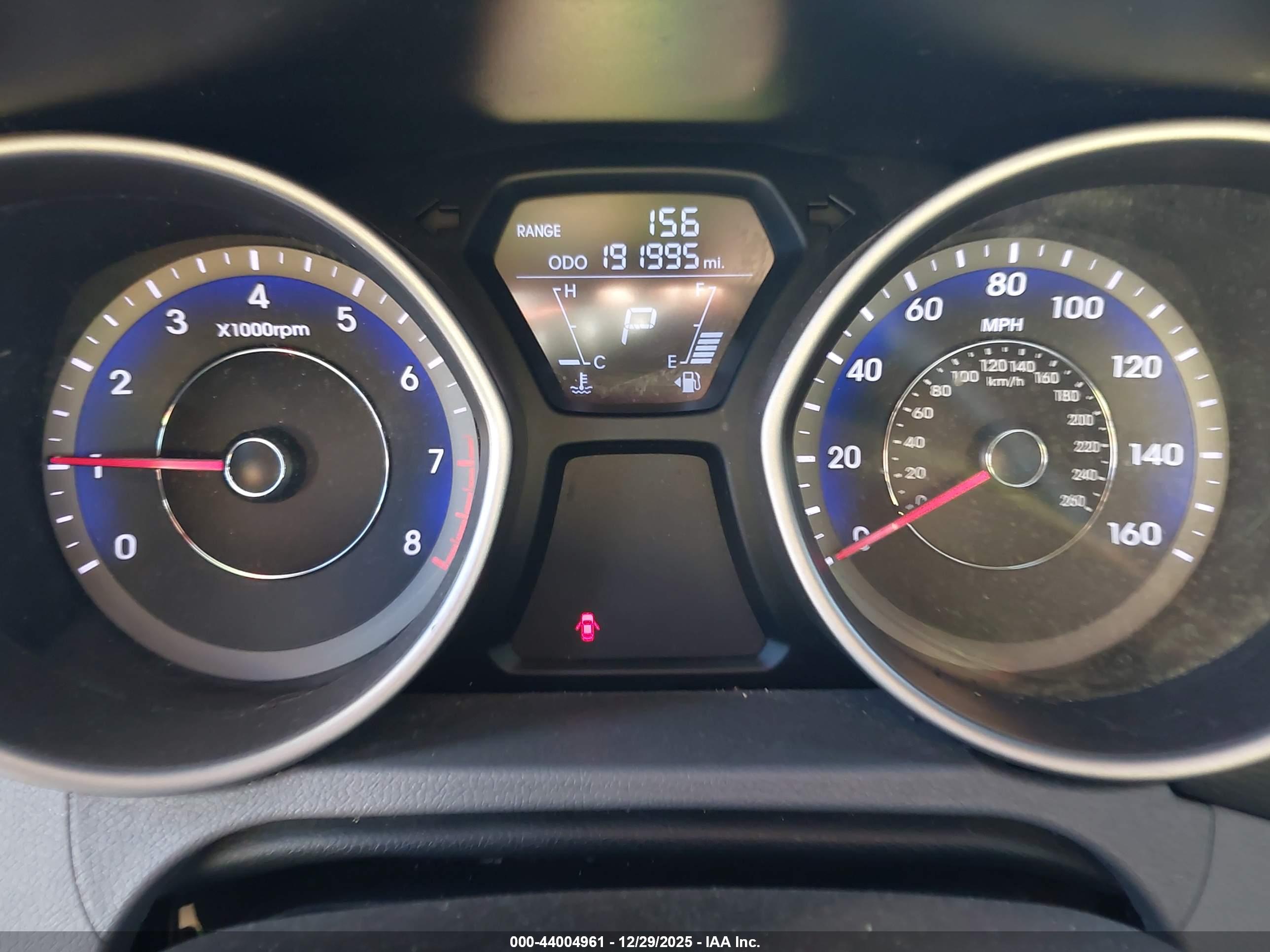 HYUNDAI ELANTRA image 7