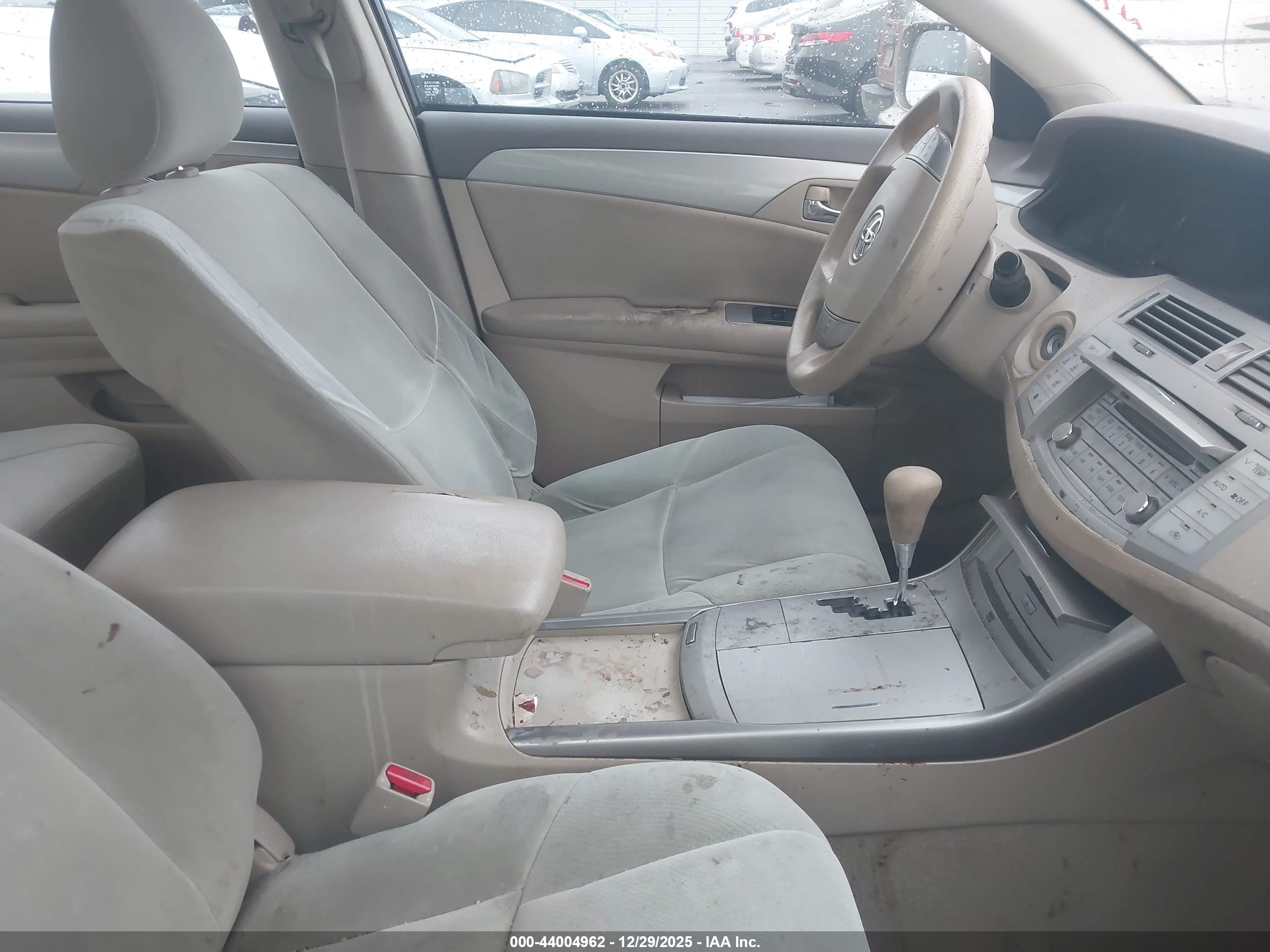 TOYOTA AVALON image 5