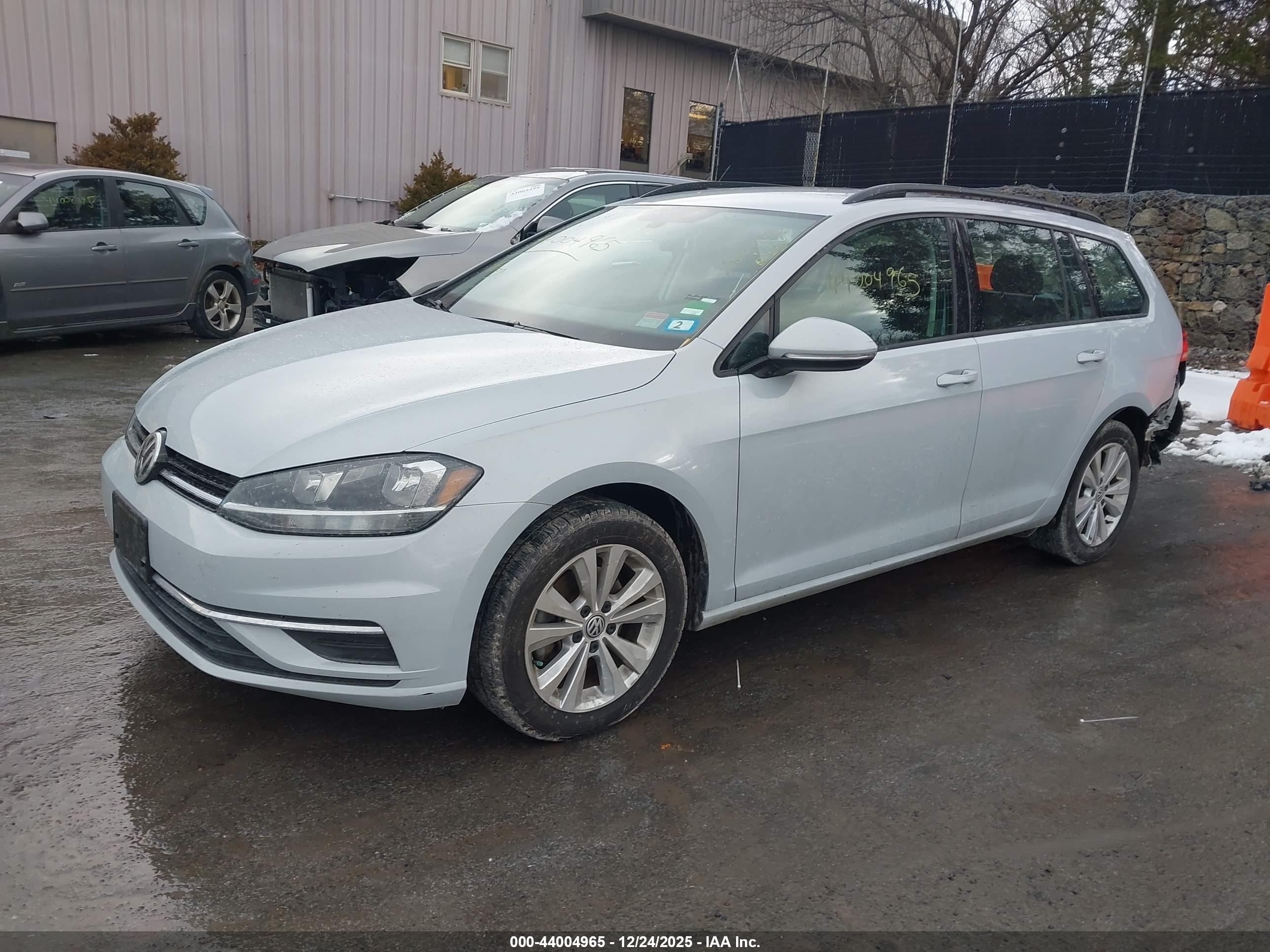 VOLKSWAGEN GOLF image 2