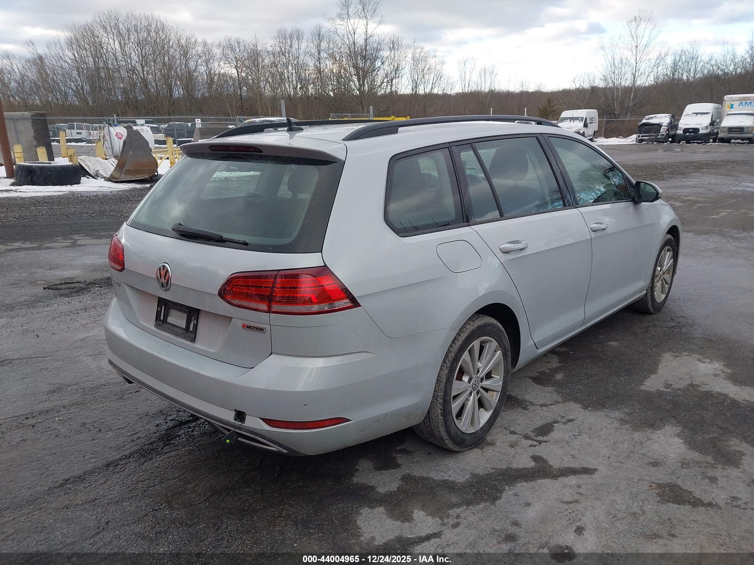 VOLKSWAGEN GOLF image 4
