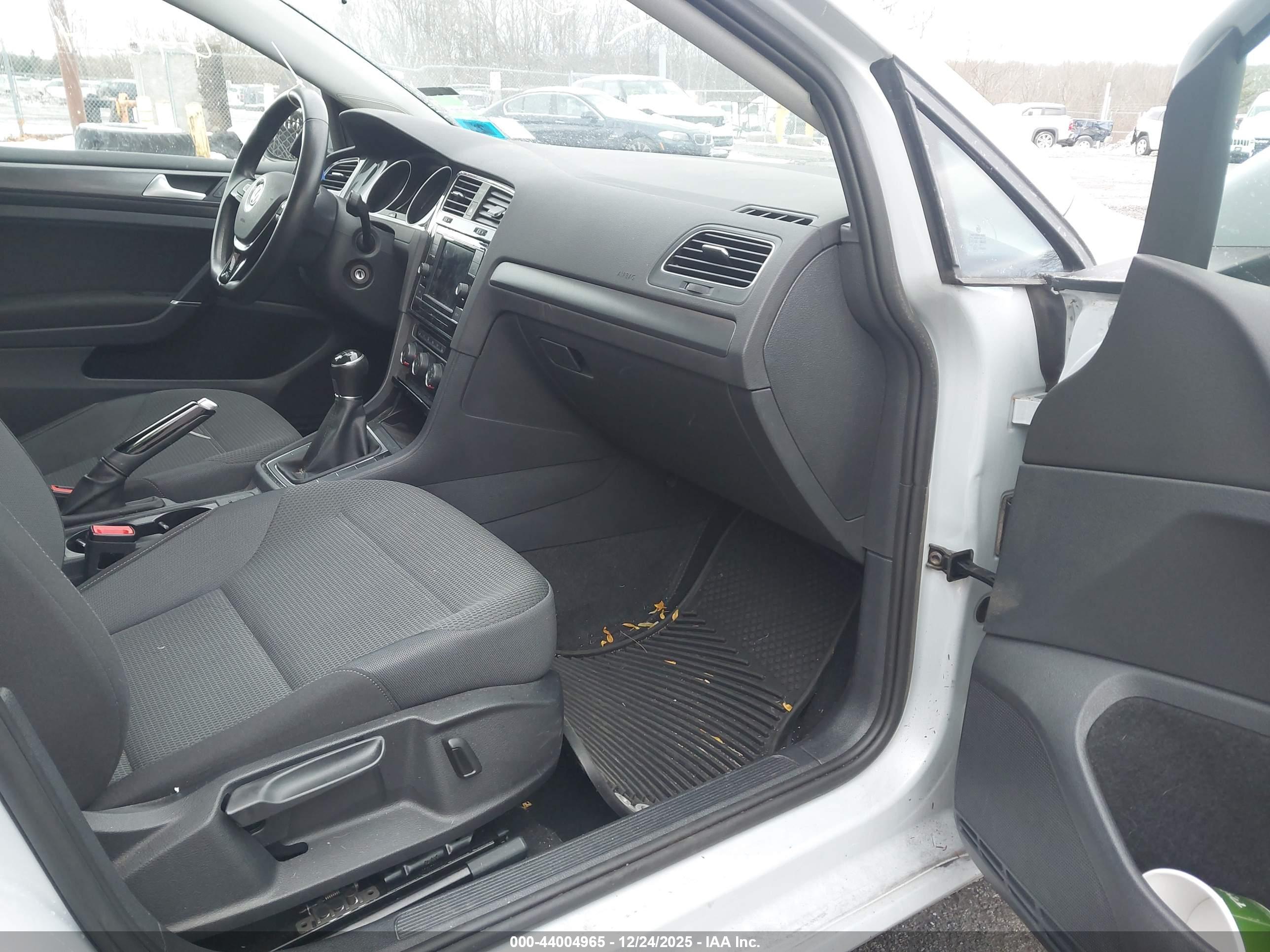 VOLKSWAGEN GOLF image 5