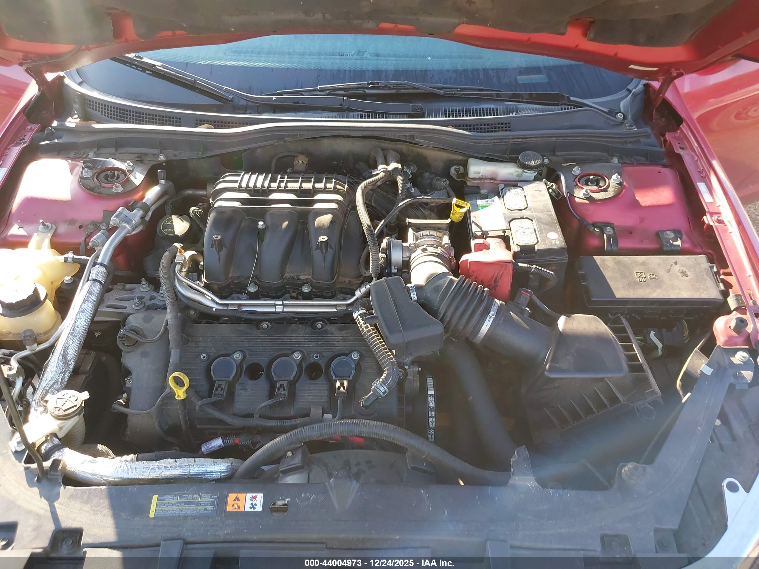 FORD FUSION image 10