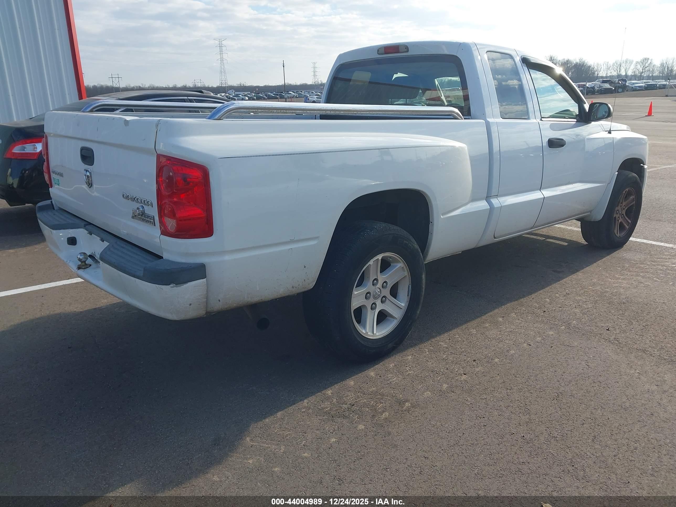 DODGE DAKOTA image 4