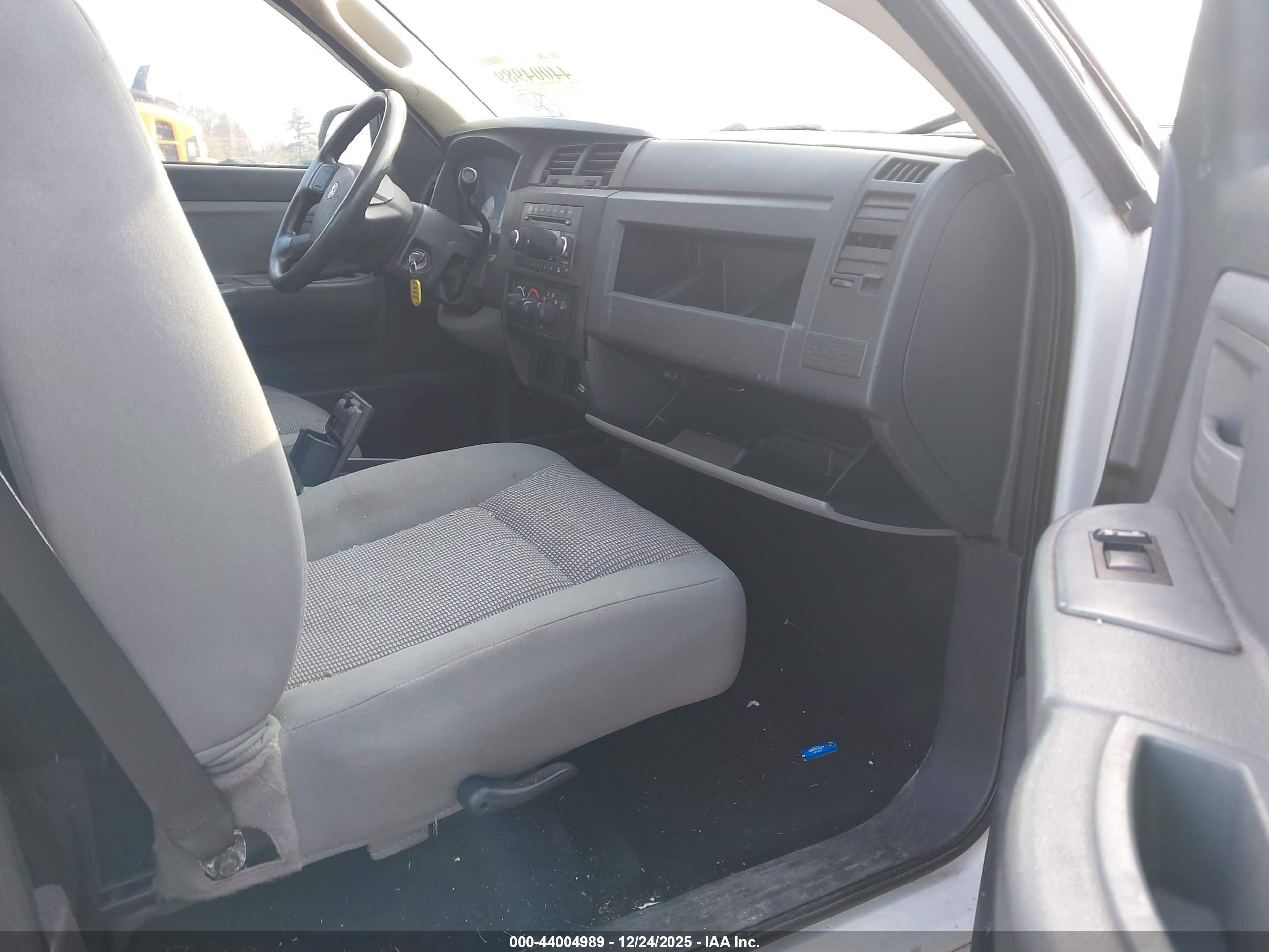 DODGE DAKOTA image 5