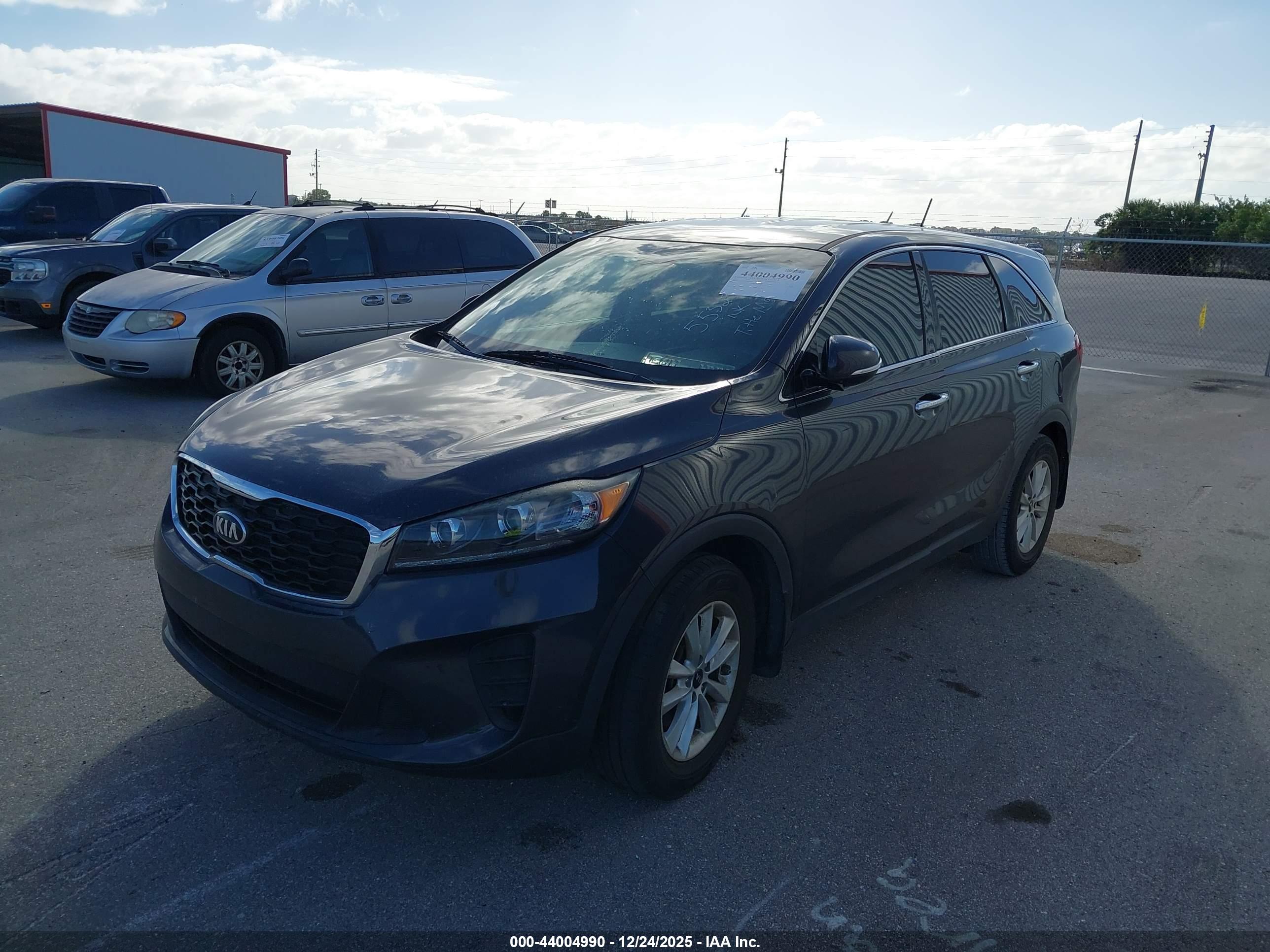 KIA SORENTO image 2