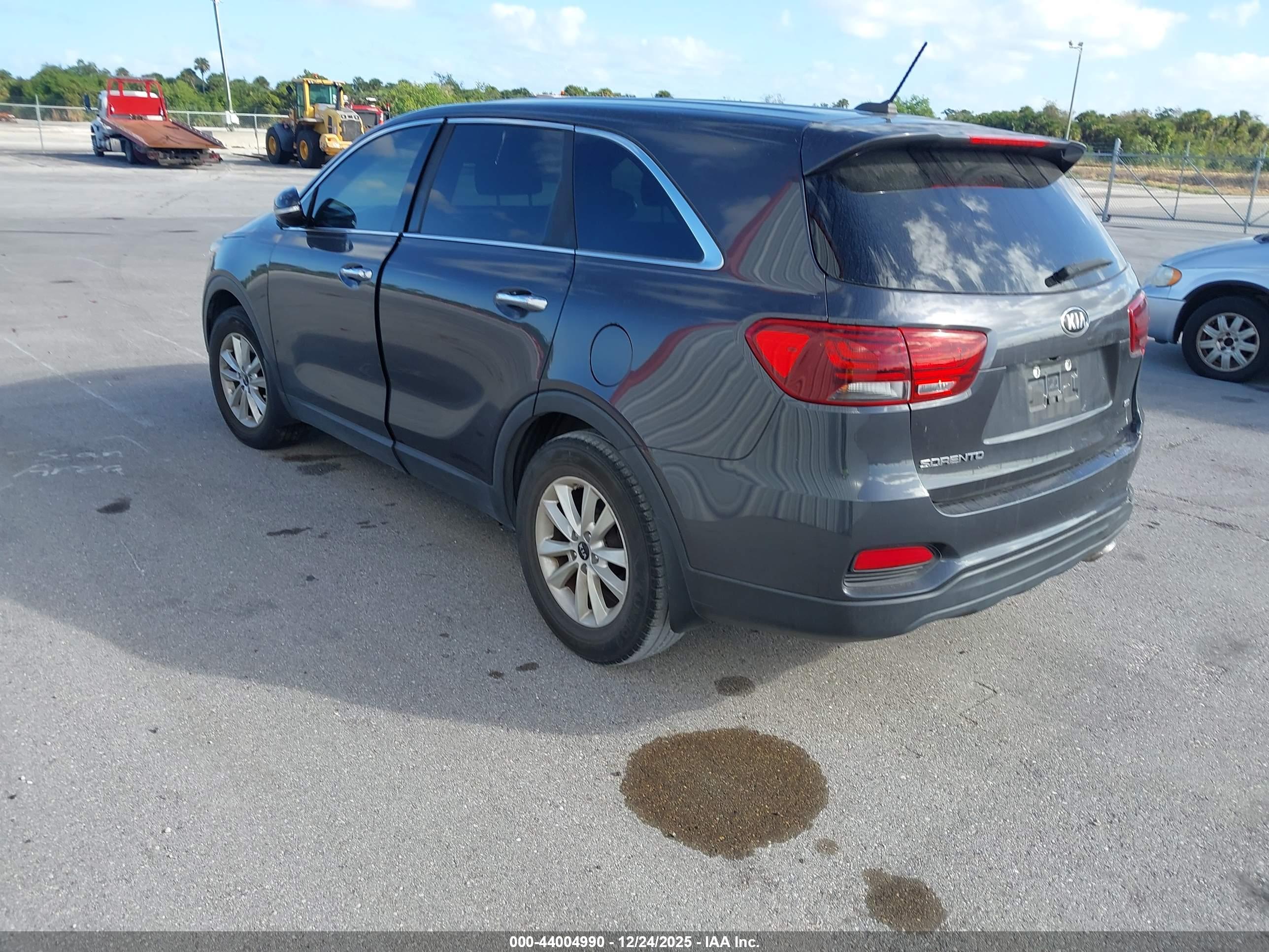 KIA SORENTO image 3