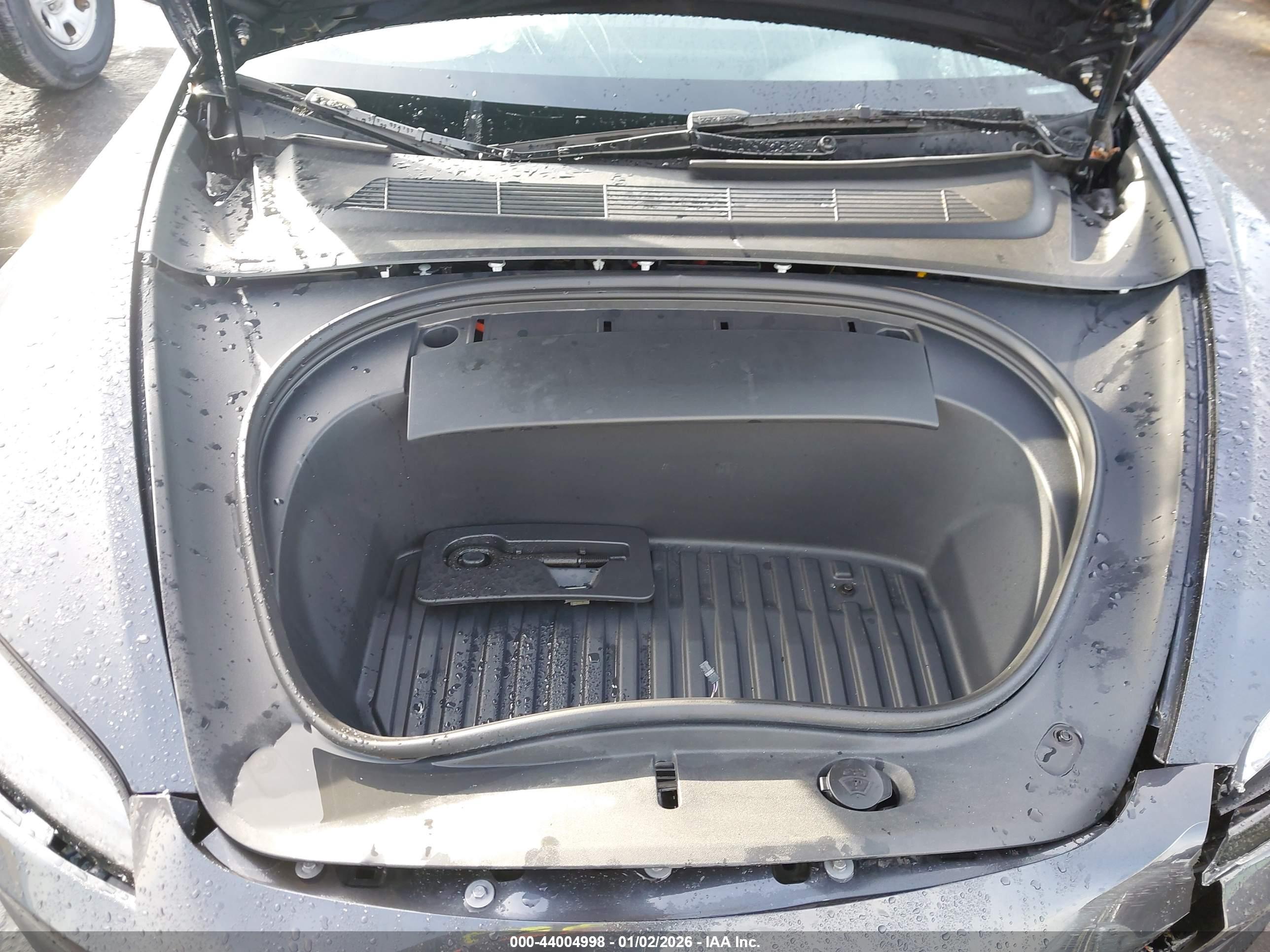 TESLA MODEL image 10