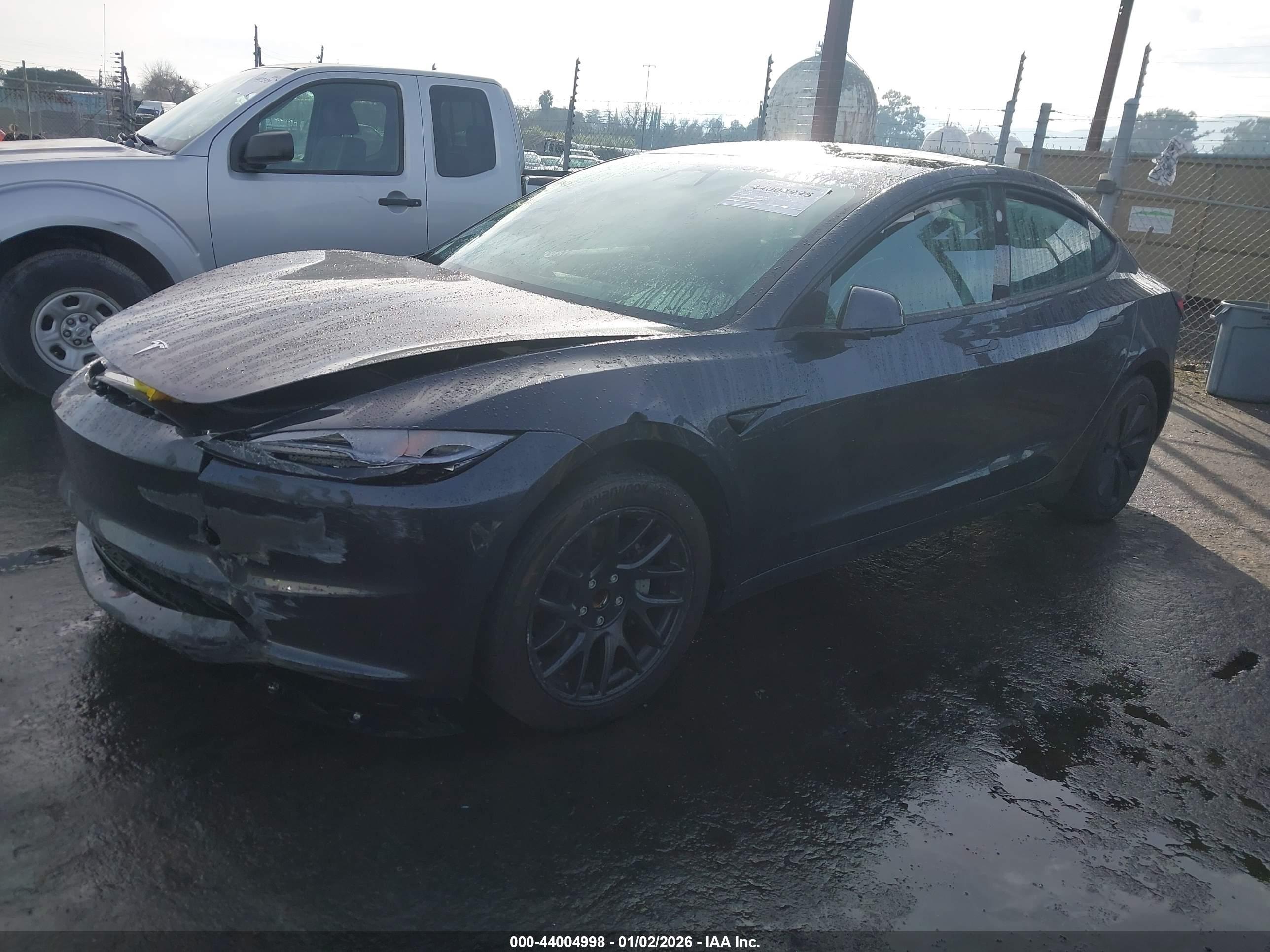 TESLA MODEL image 2