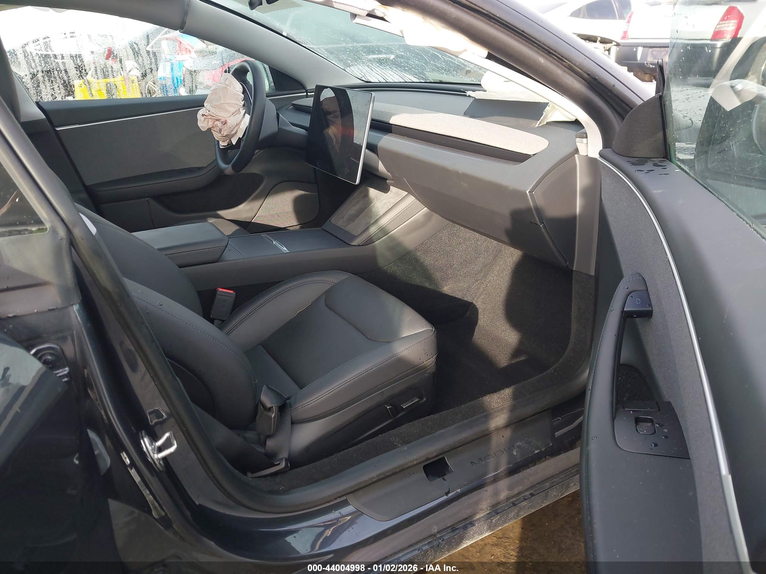 TESLA MODEL image 5