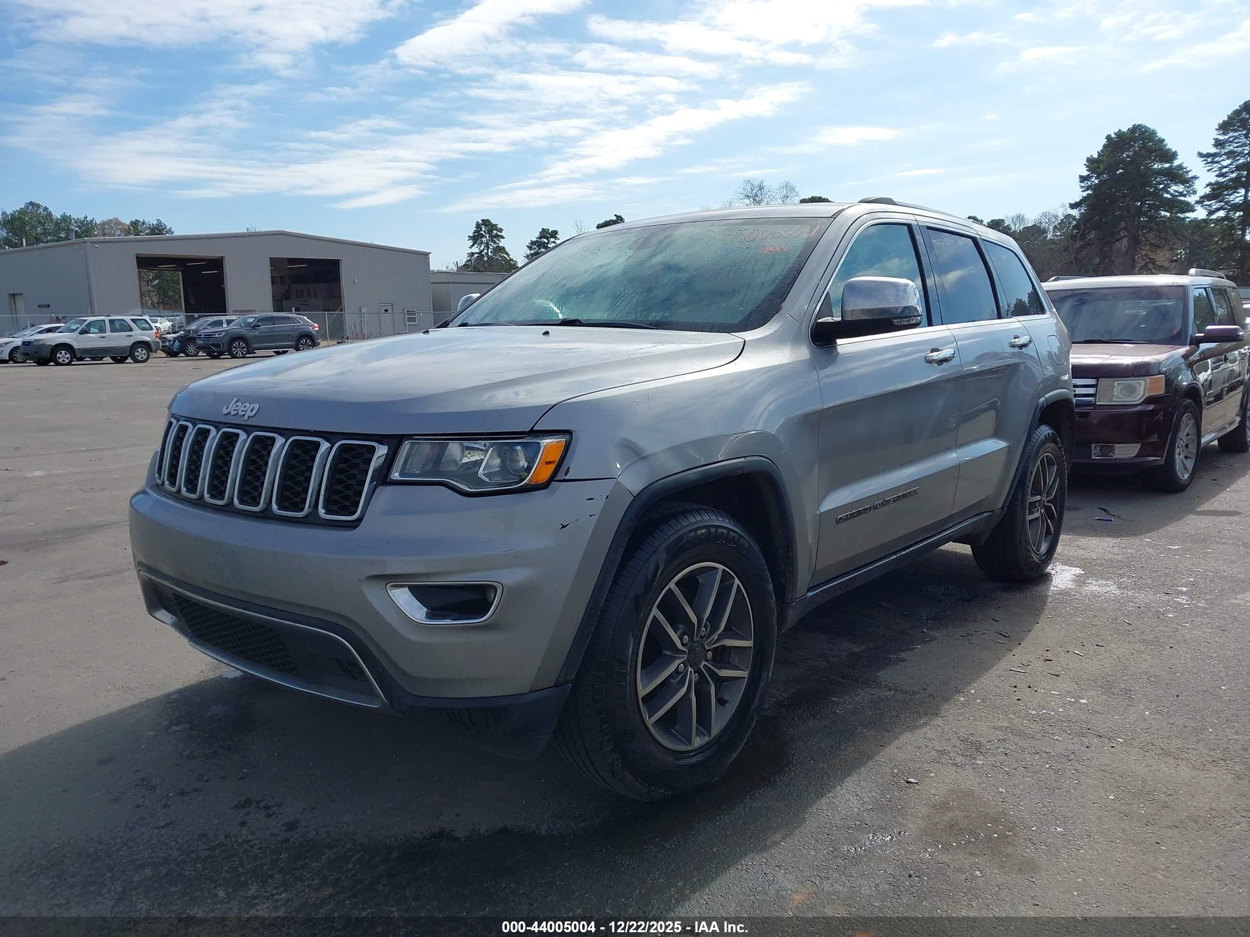 JEEP GRAND image 2