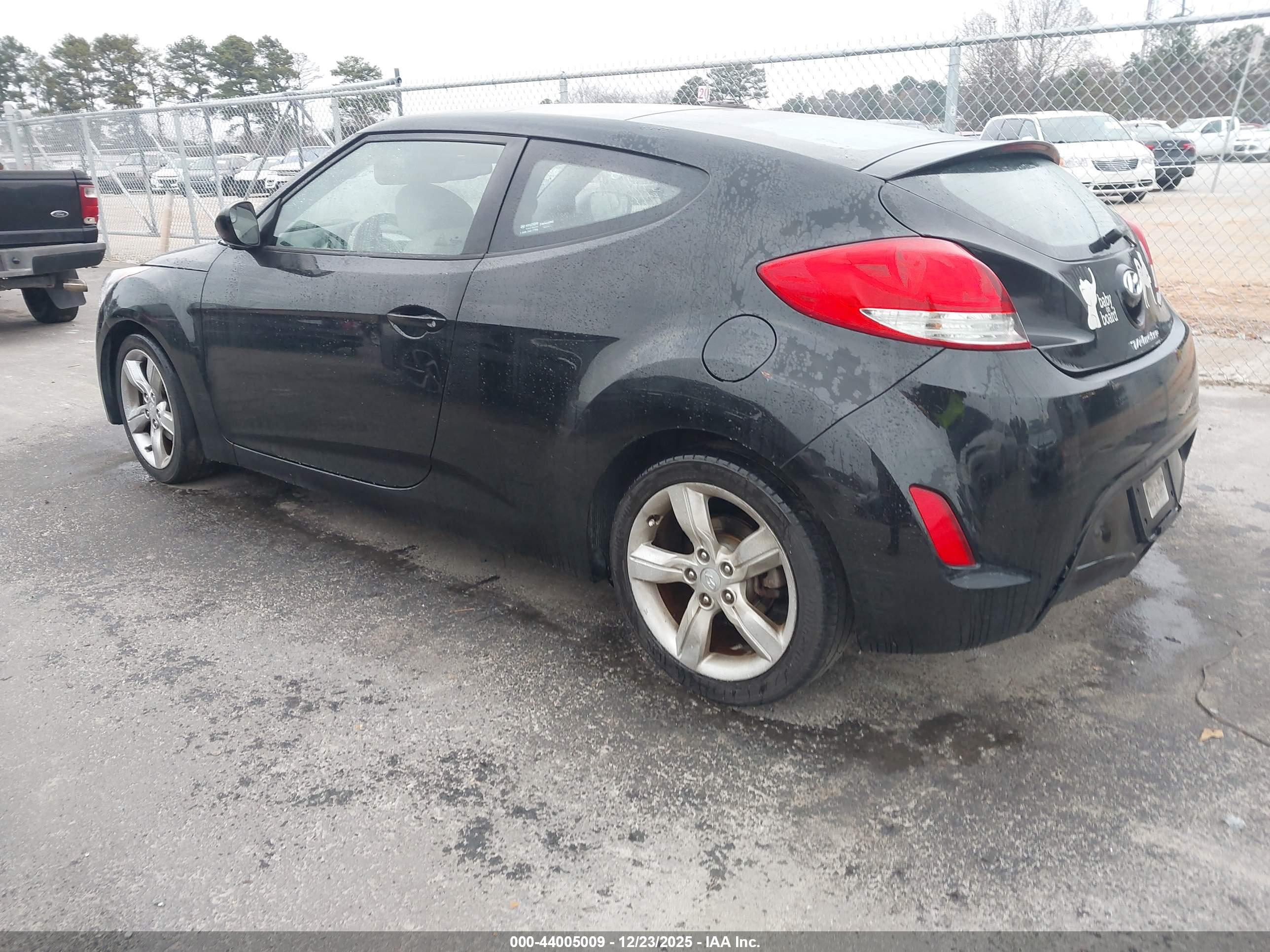 HYUNDAI VELOSTER image 3