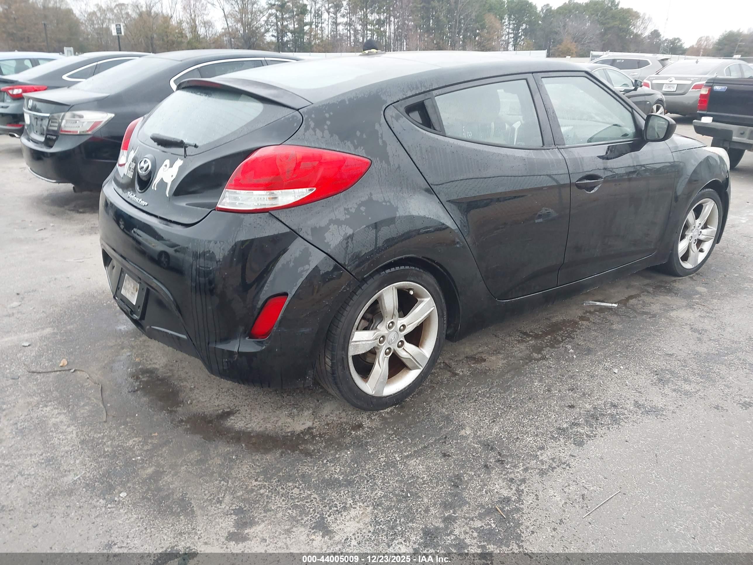 HYUNDAI VELOSTER image 4