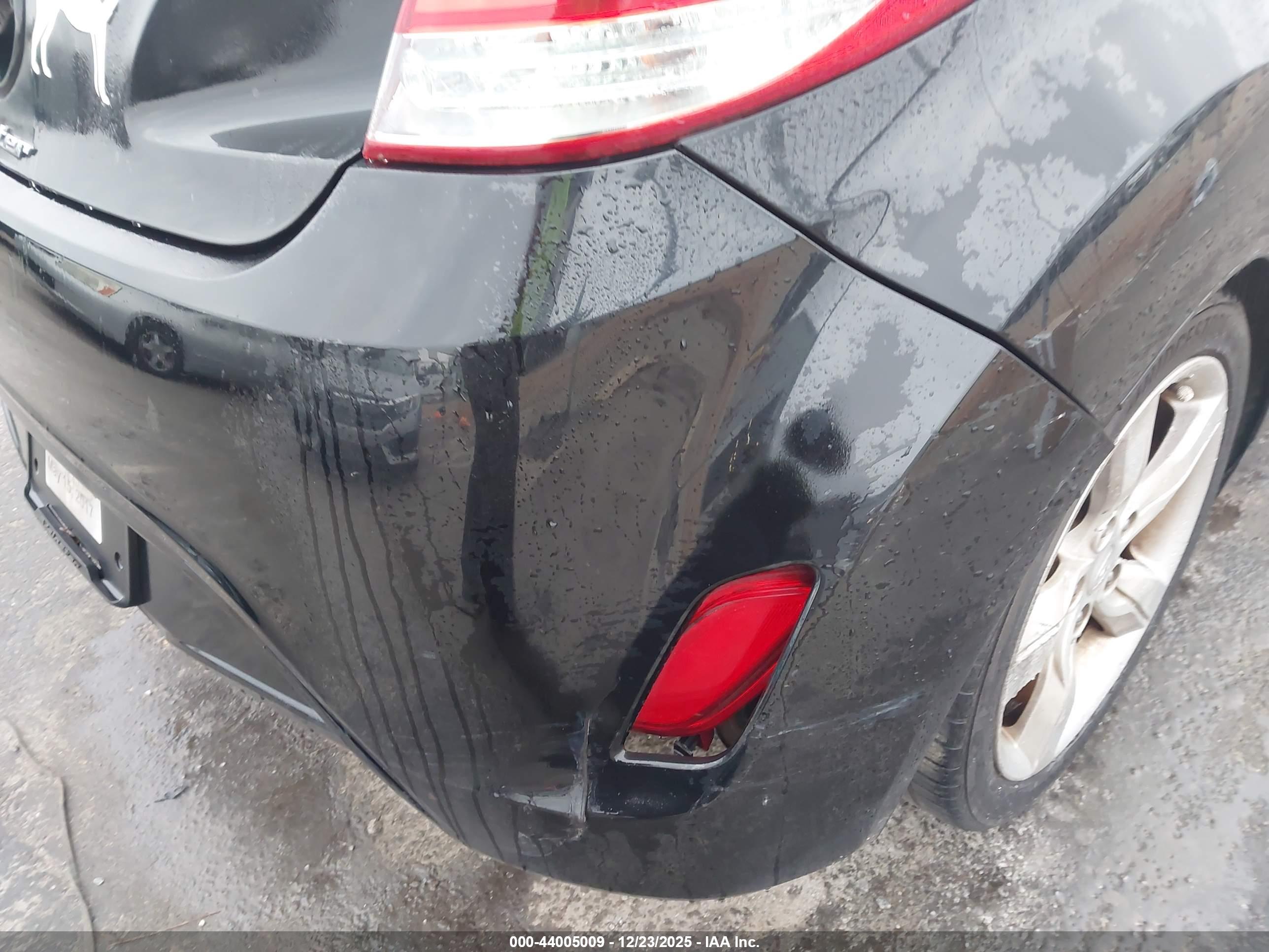 HYUNDAI VELOSTER image 6