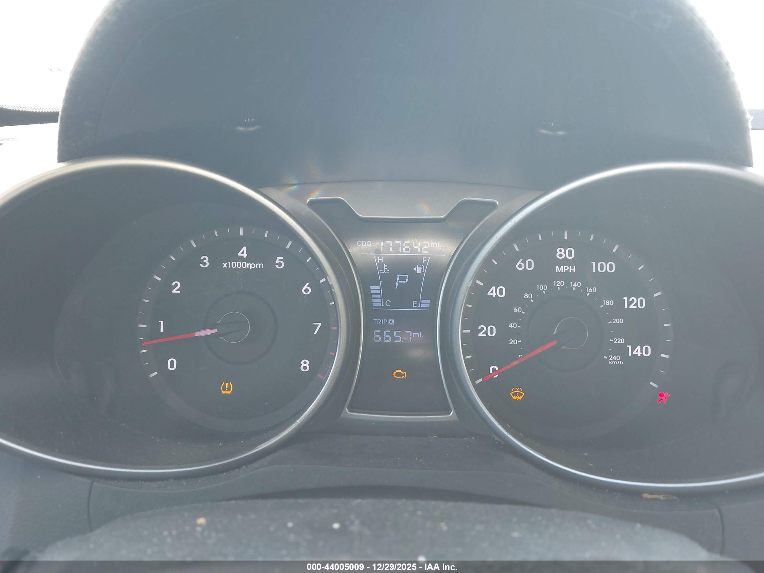 HYUNDAI VELOSTER image 7