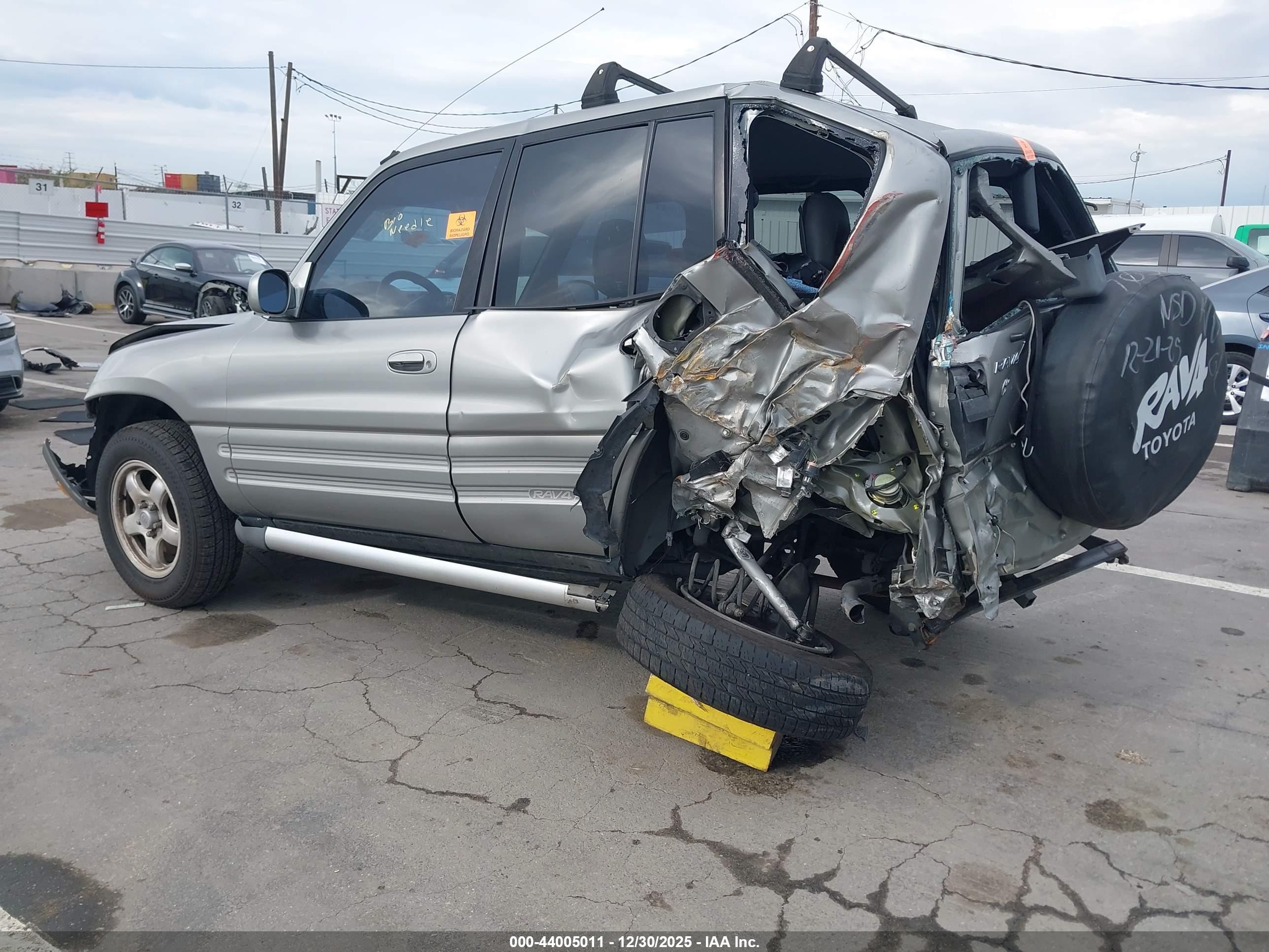 TOYOTA RAV4 image 3