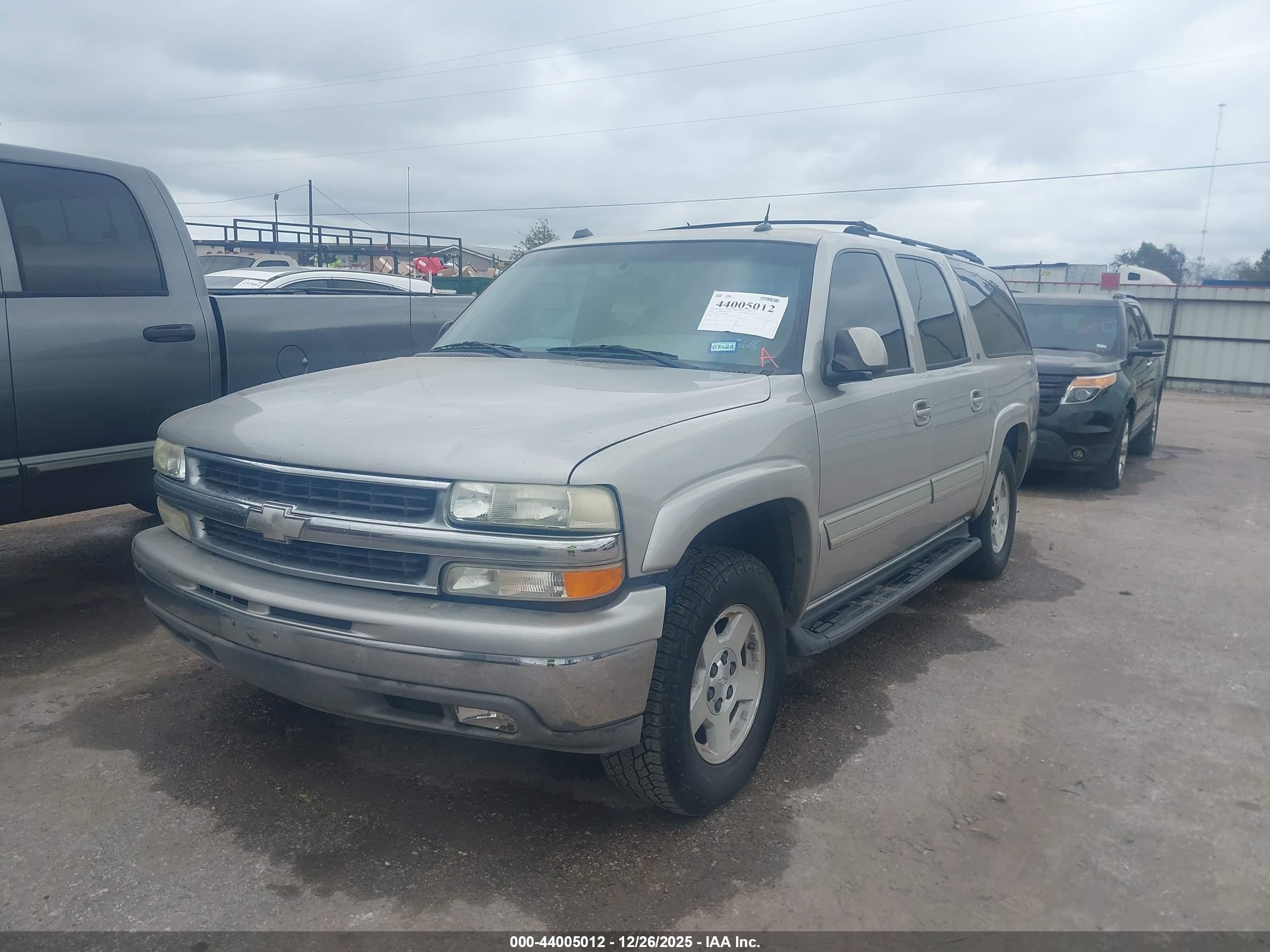 CHEVROLET SUBURBAN image 2