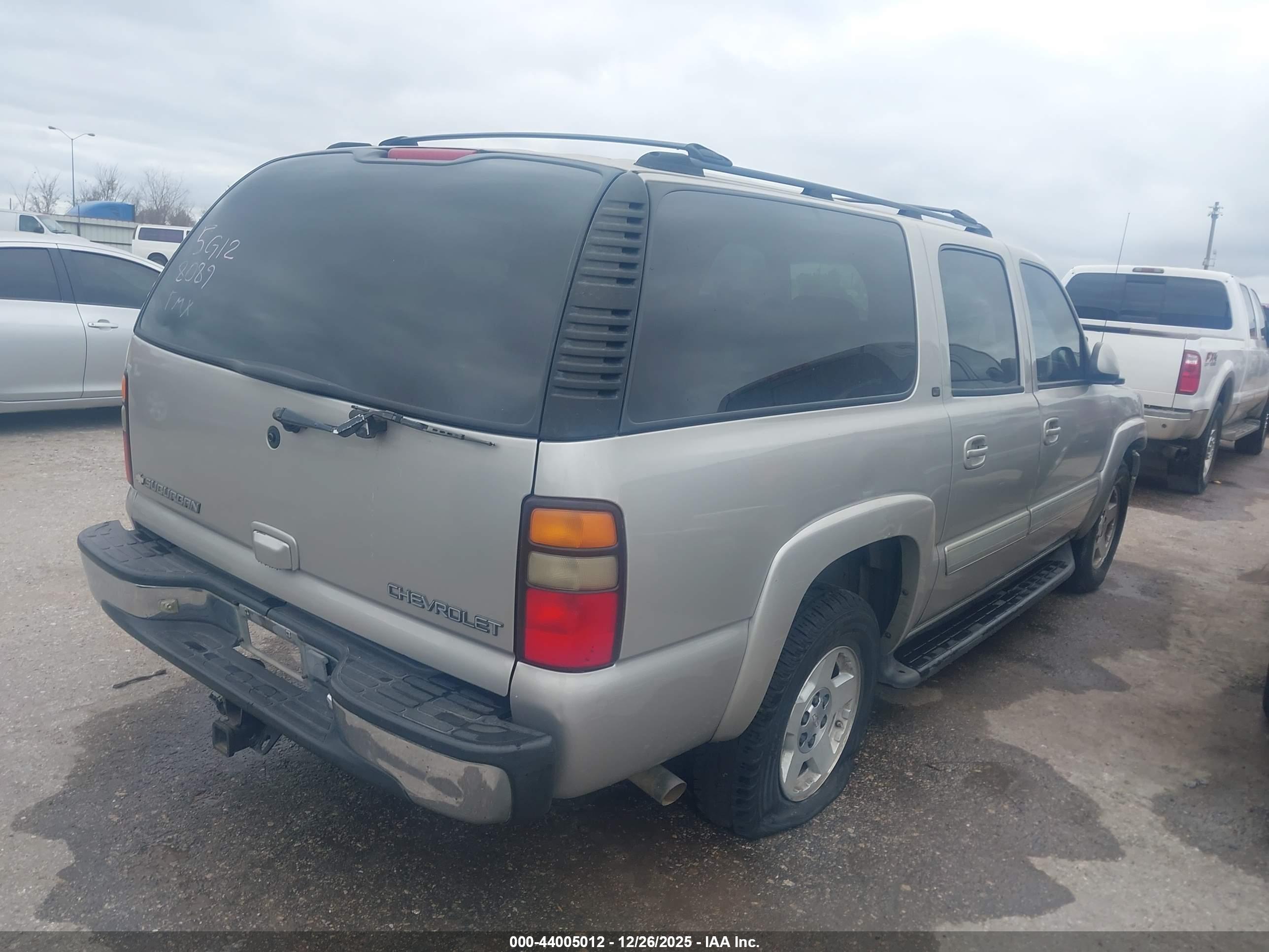 CHEVROLET SUBURBAN image 4