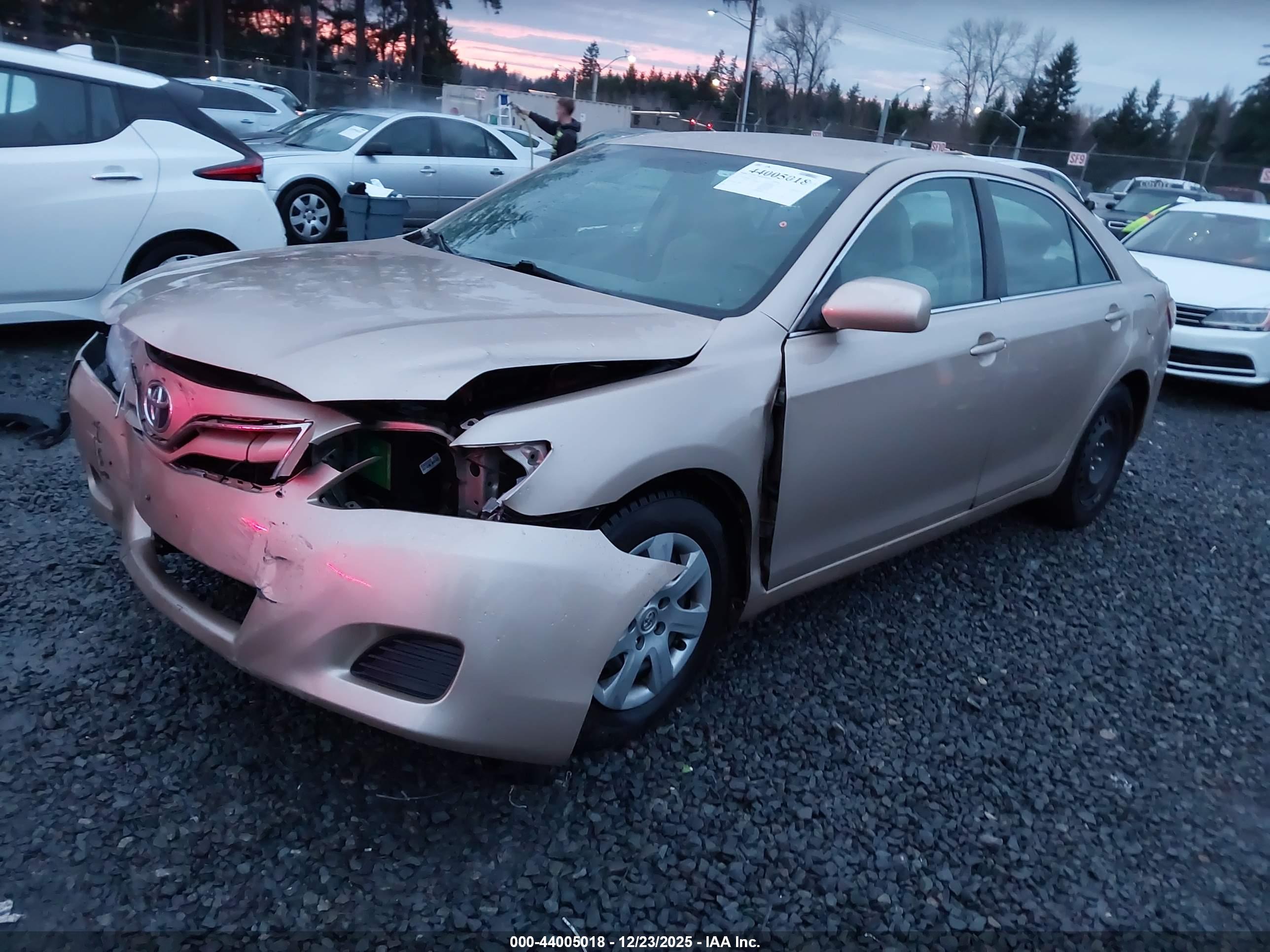 TOYOTA CAMRY image 2