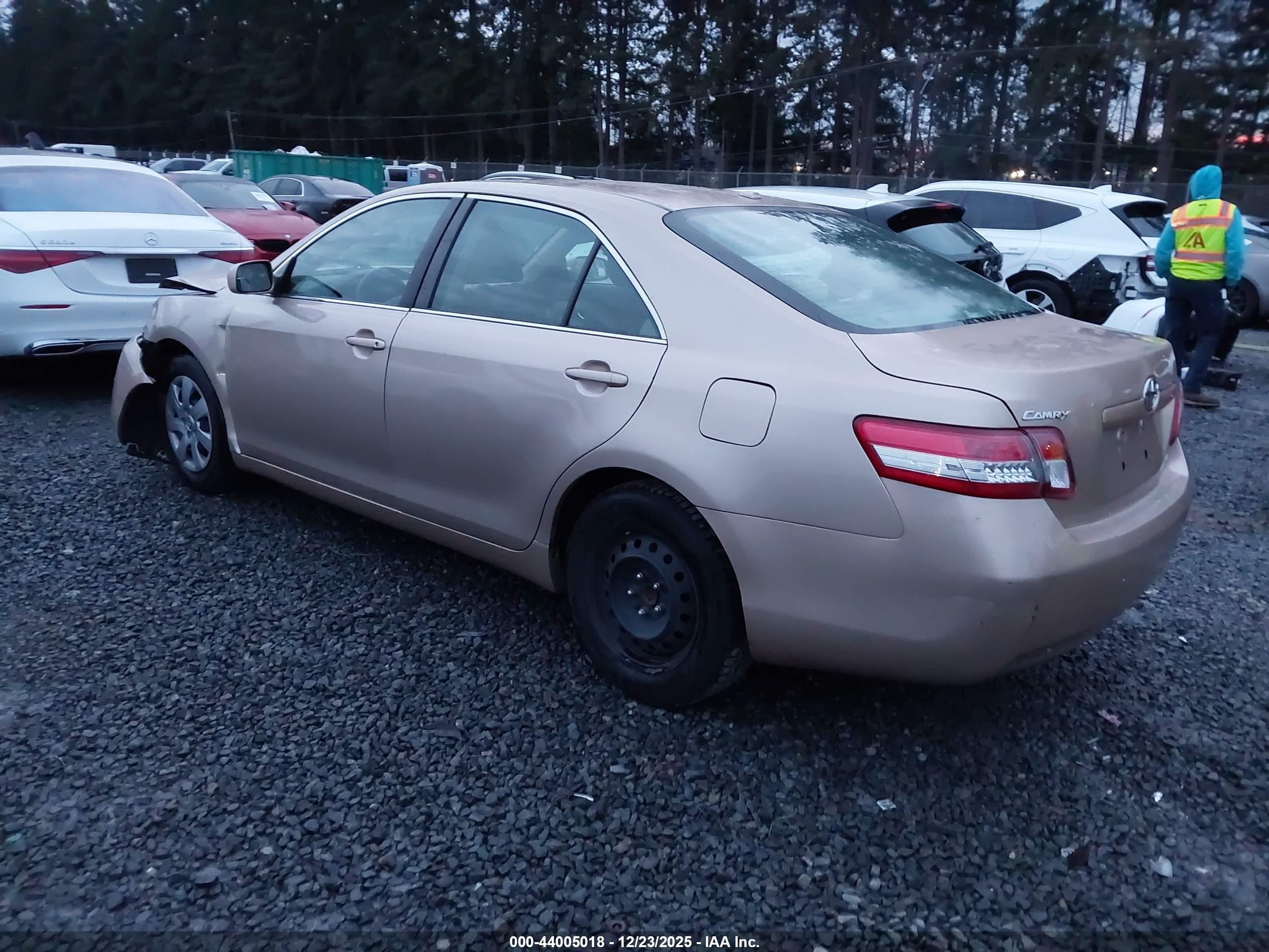 TOYOTA CAMRY image 3