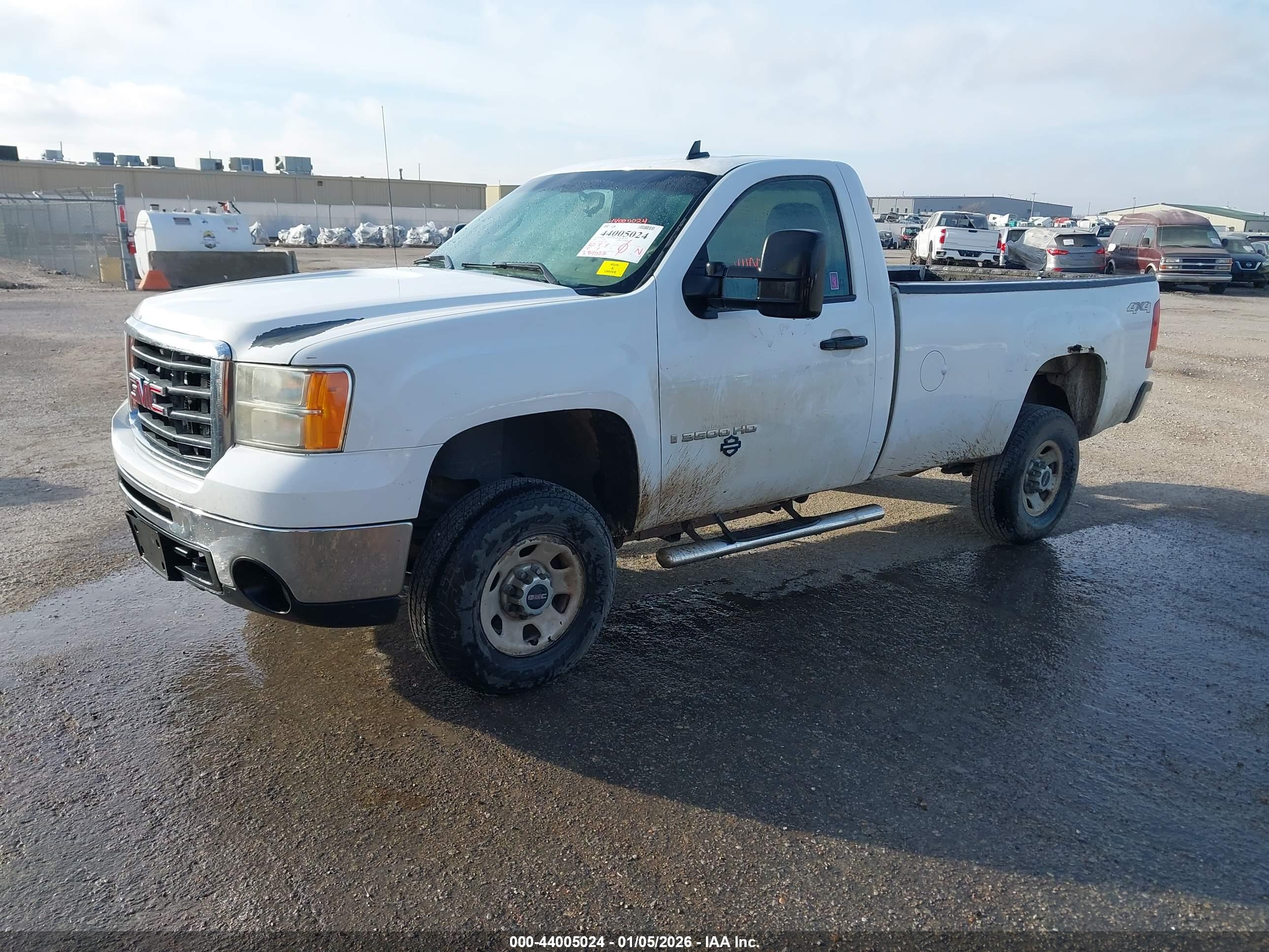 GMC SIERRA image 2