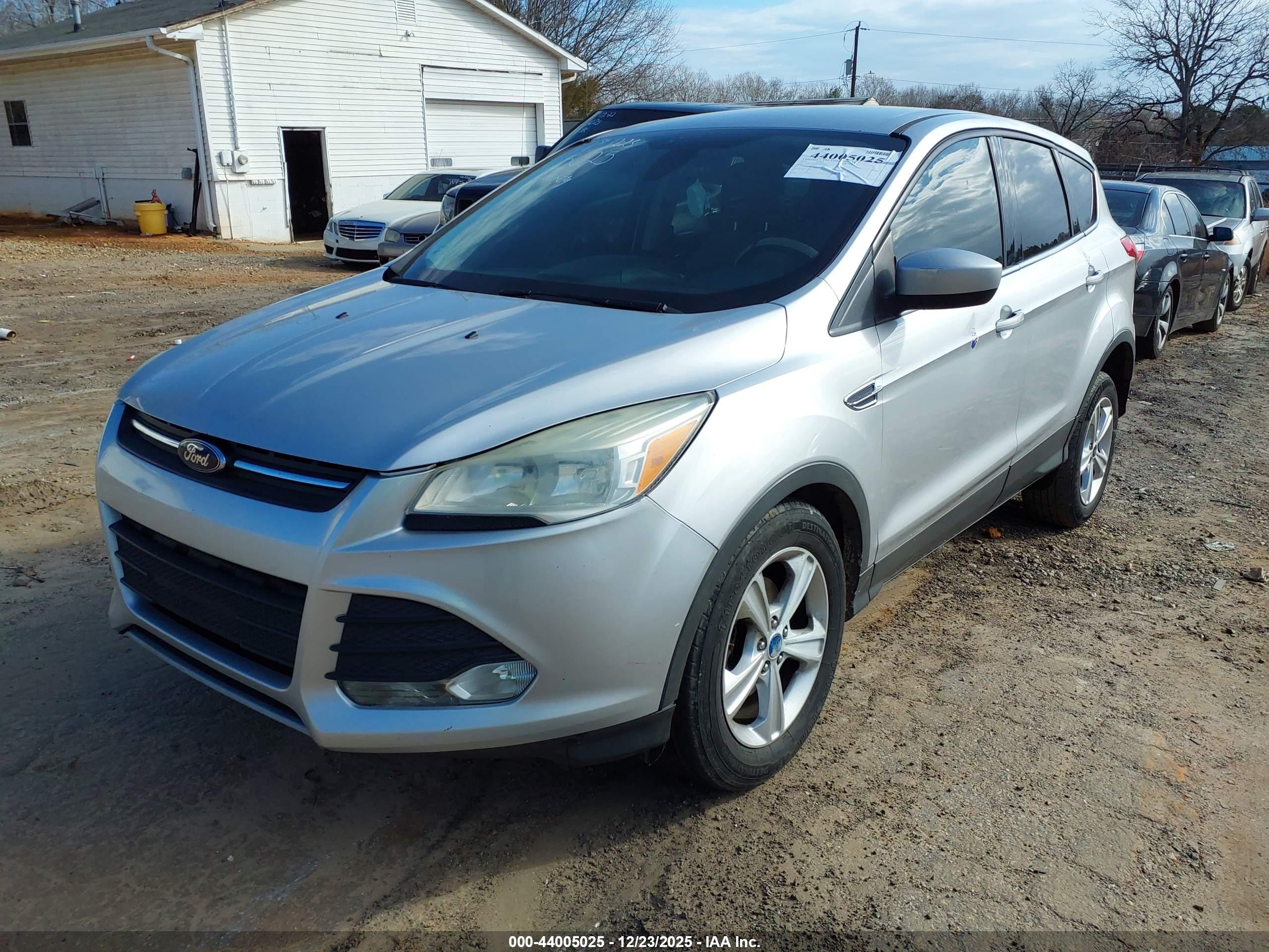 FORD ESCAPE image 2