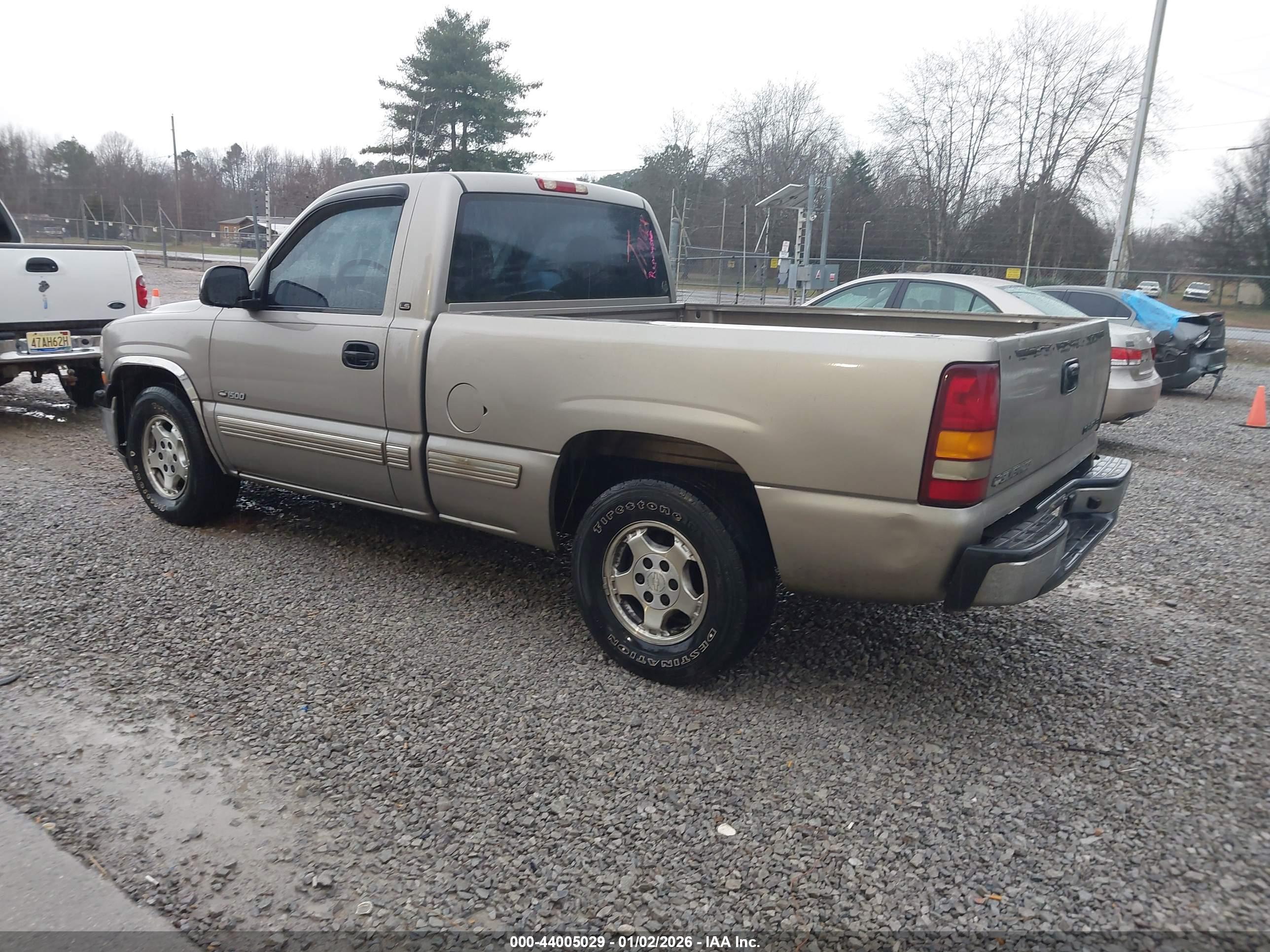 CHEVROLET SILVERADO image 3