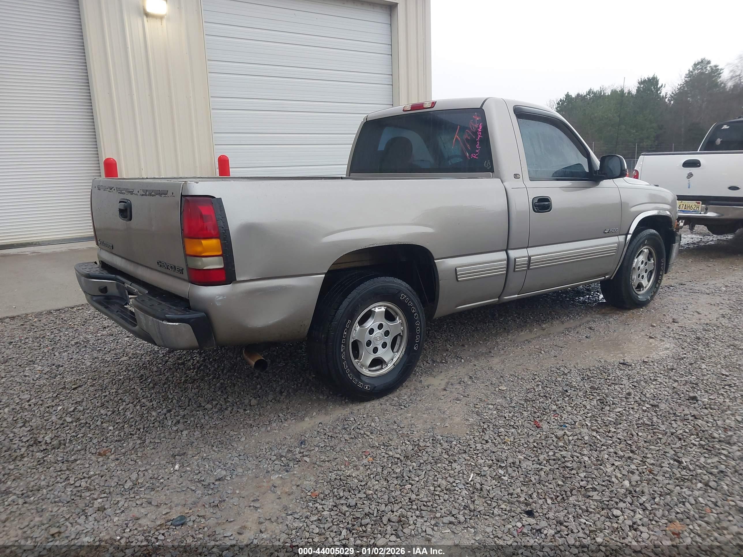 CHEVROLET SILVERADO image 4