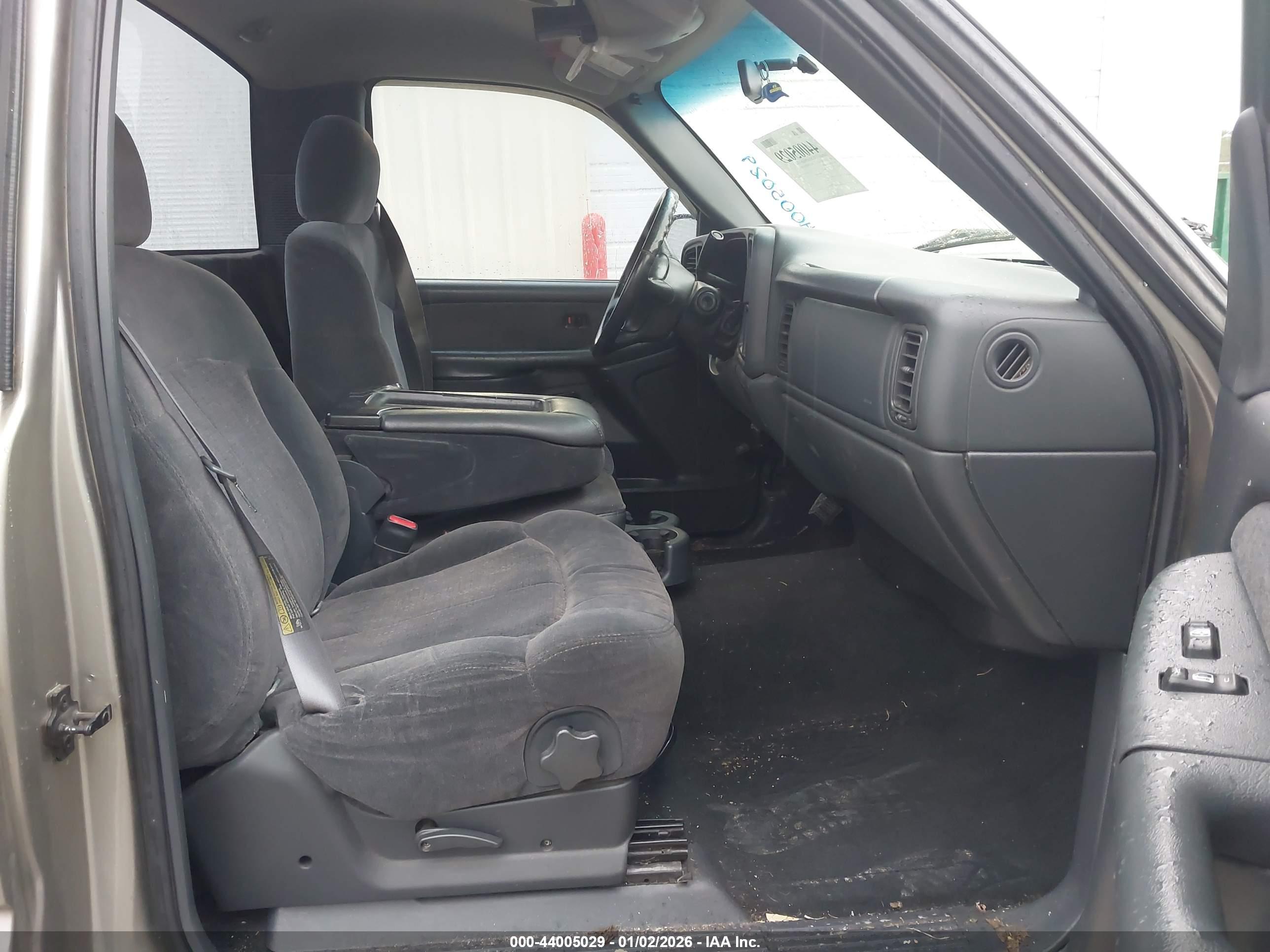 CHEVROLET SILVERADO image 5