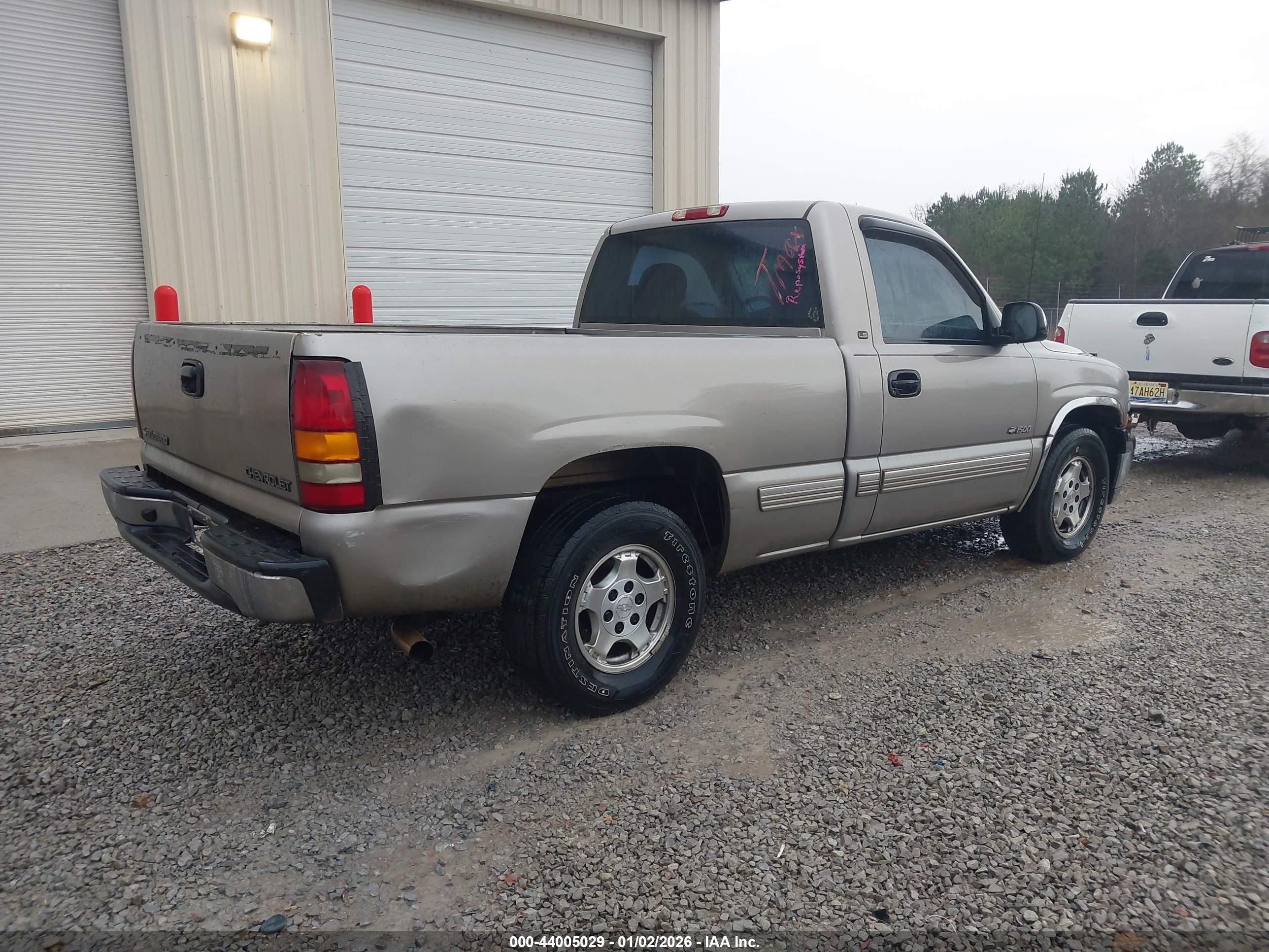 CHEVROLET SILVERADO image 6