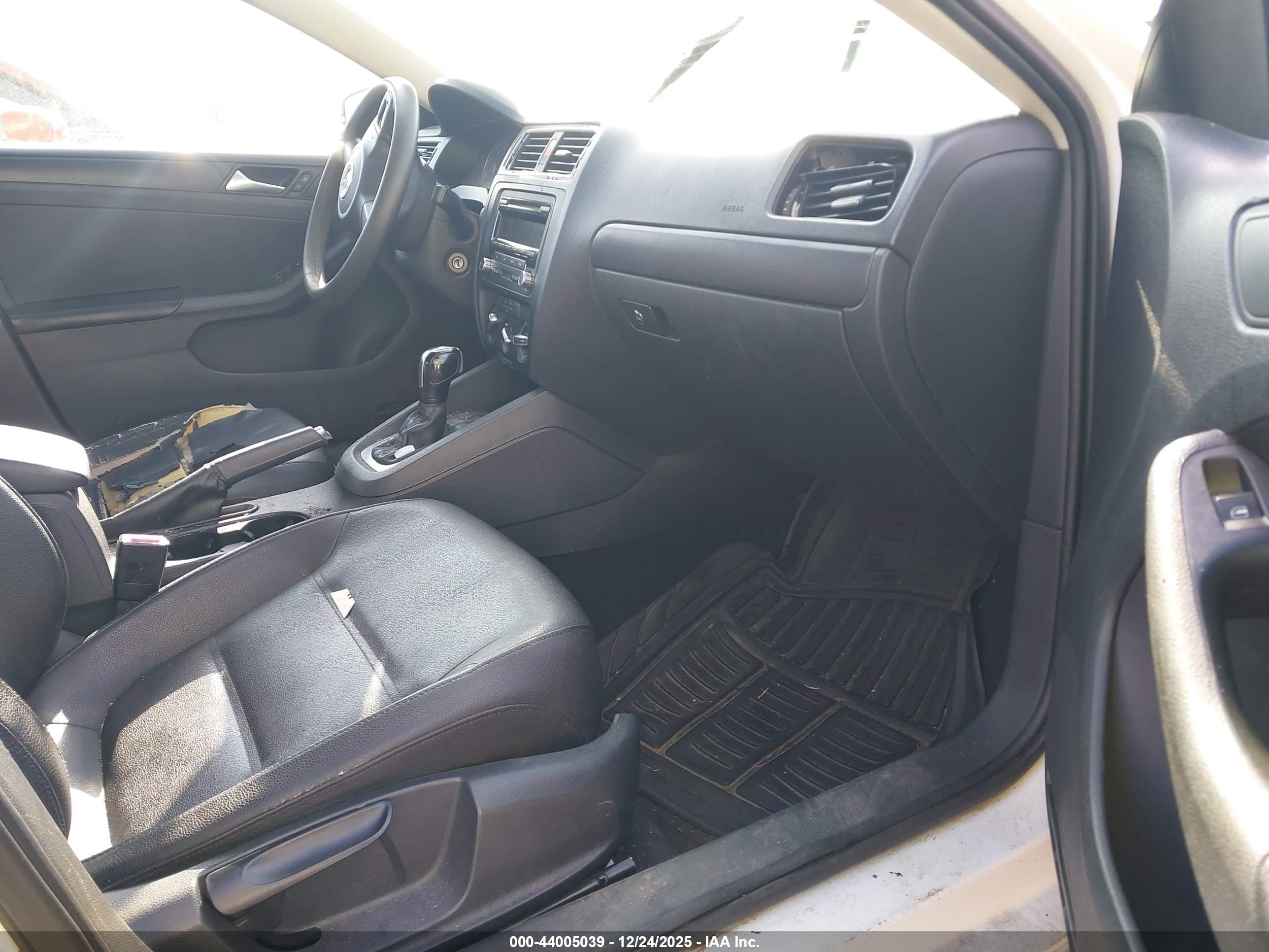VOLKSWAGEN JETTA image 5