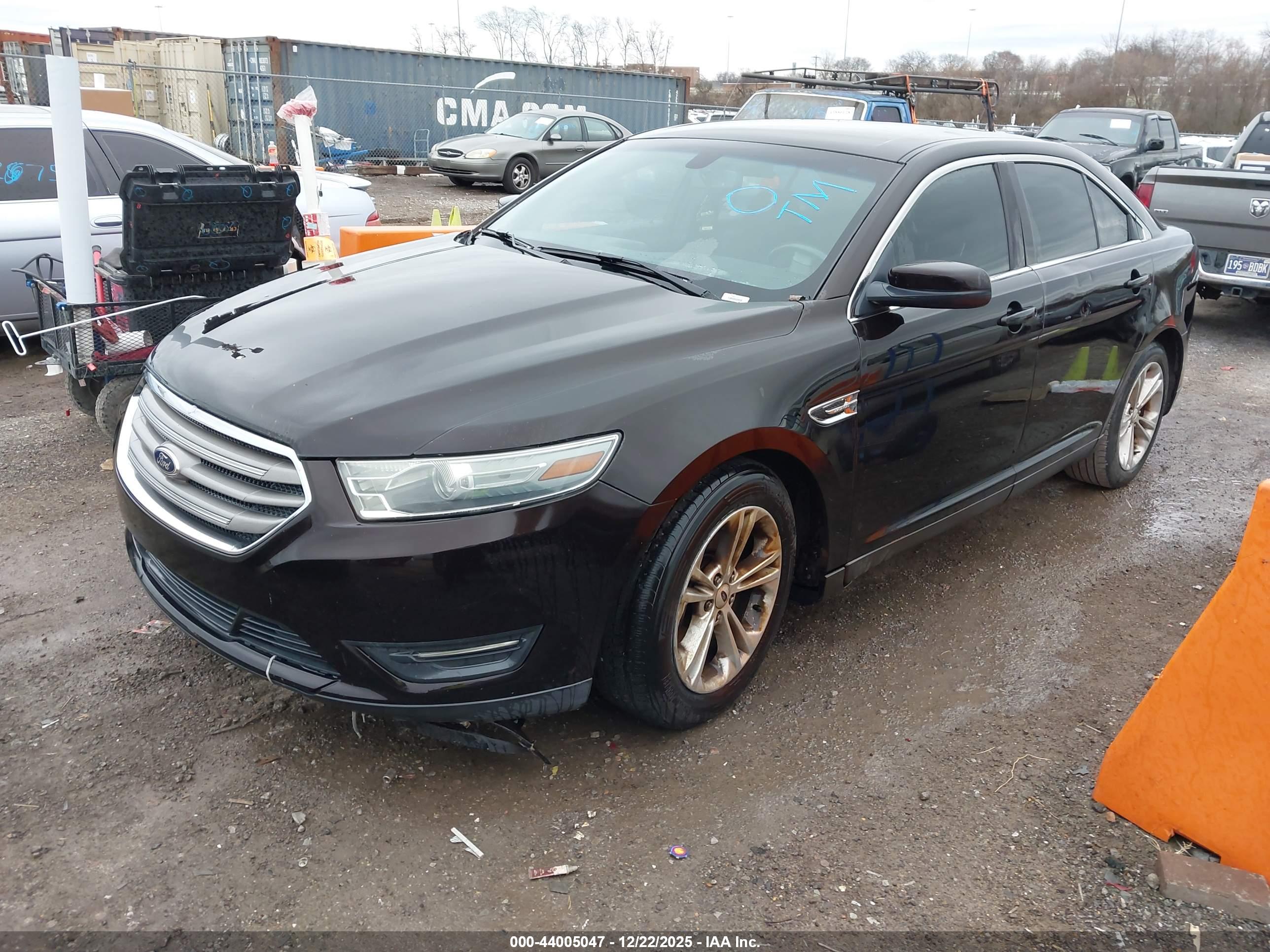 FORD TAURUS image 2
