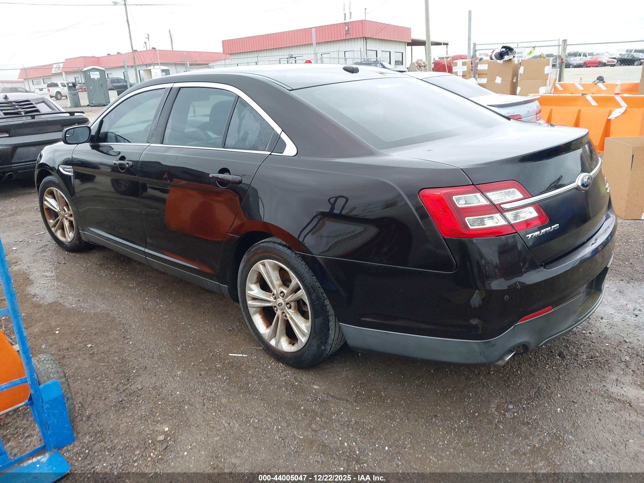 FORD TAURUS image 3