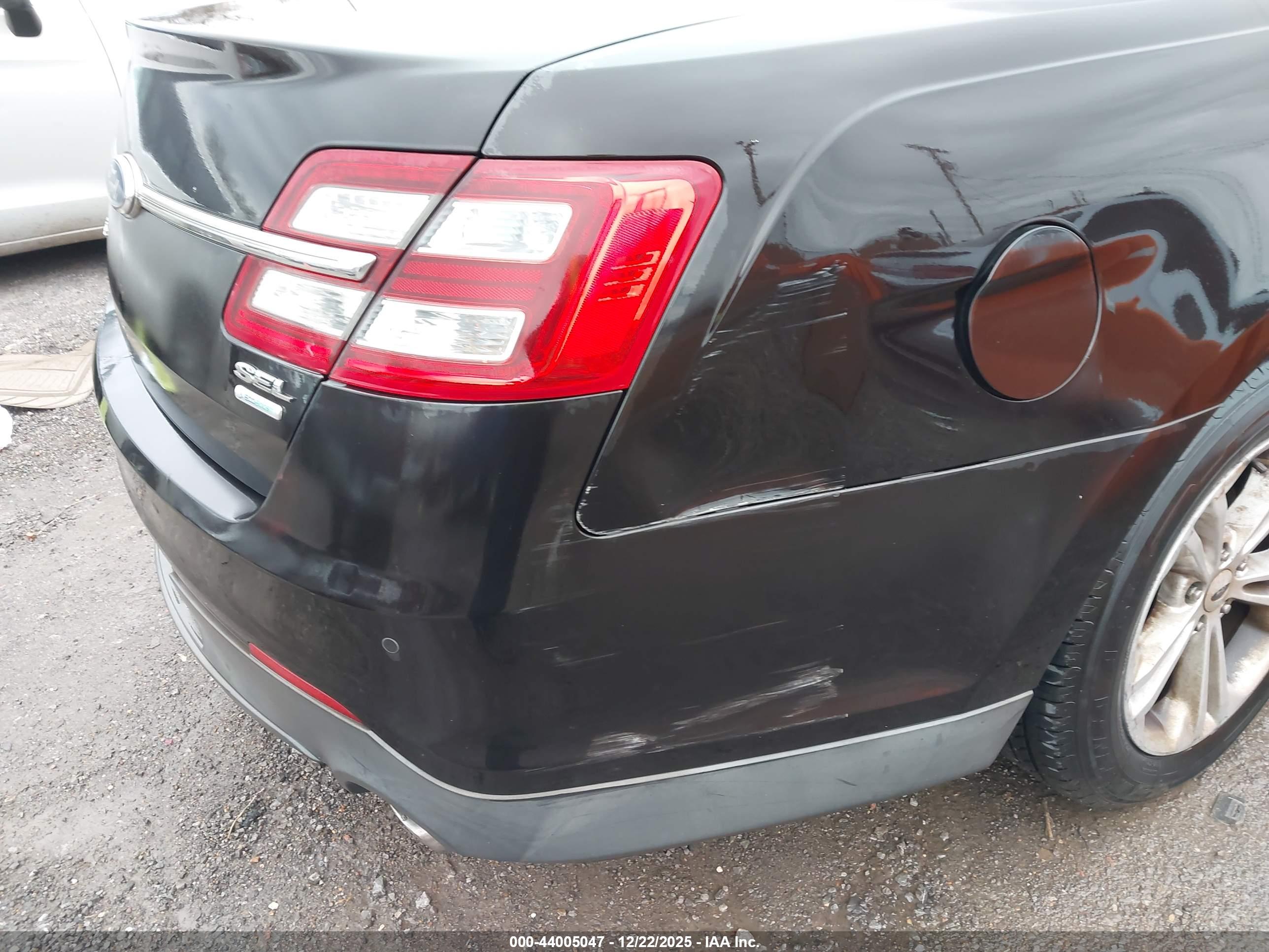 FORD TAURUS image 6