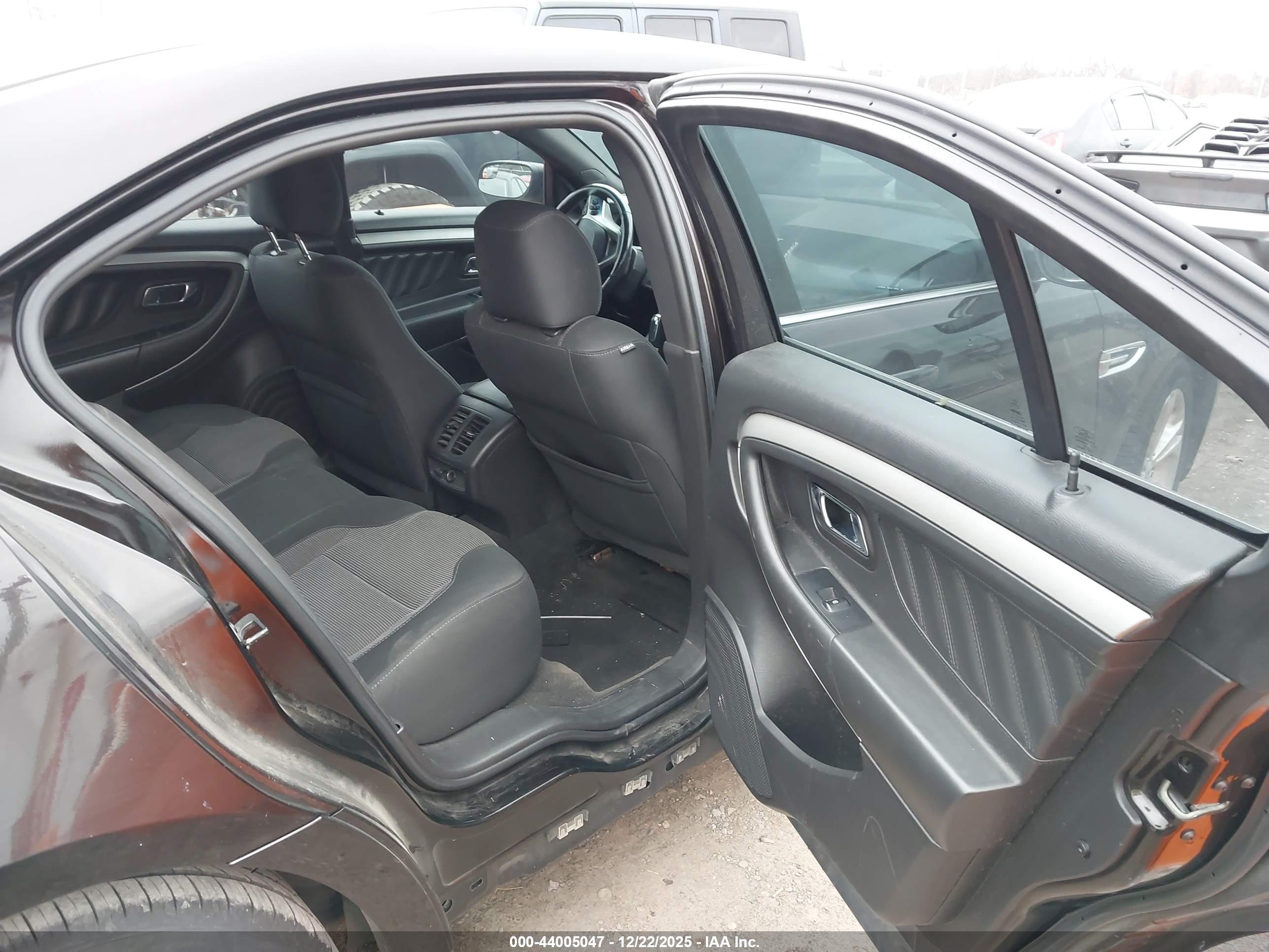 FORD TAURUS image 8