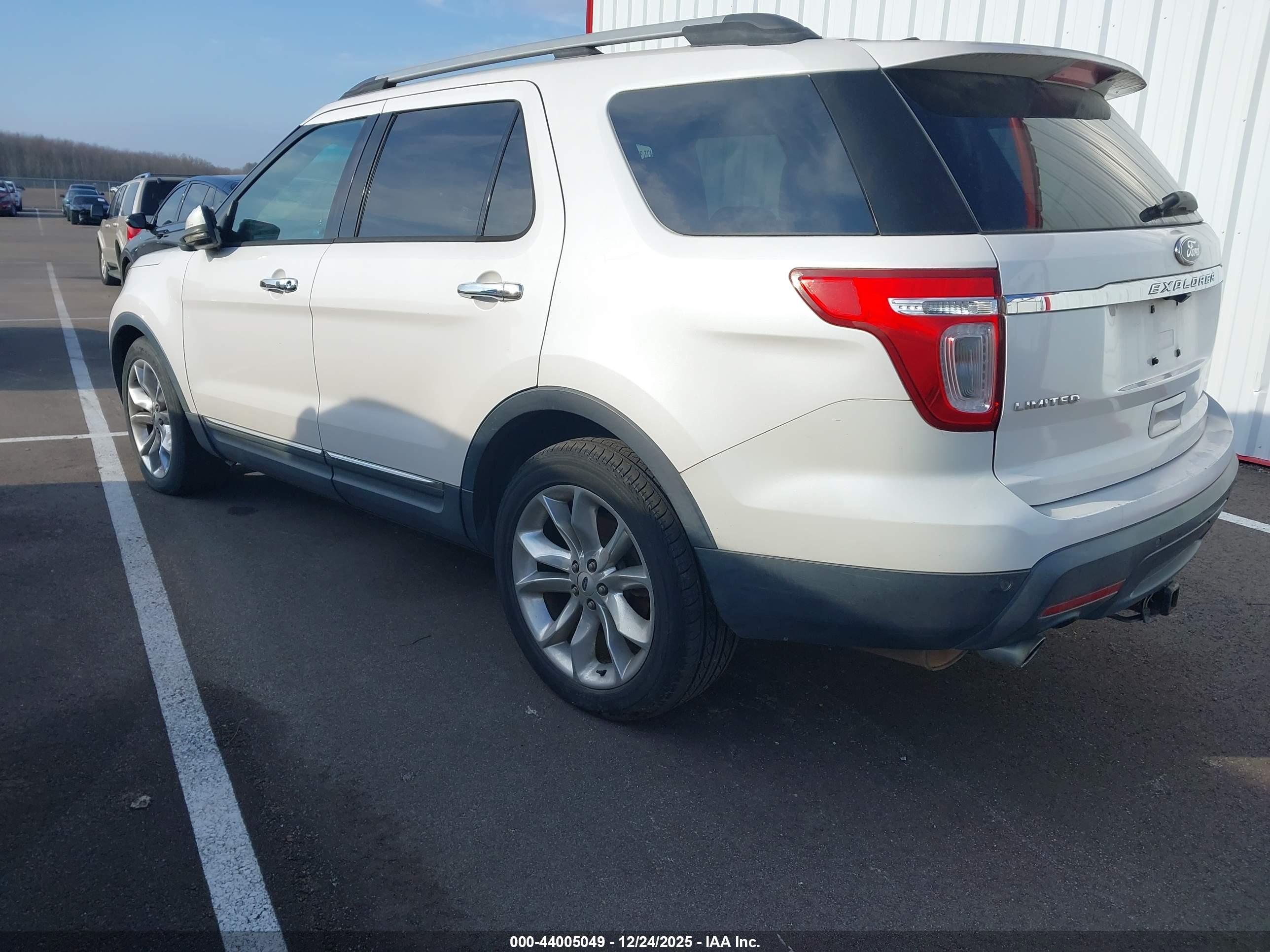 FORD EXPLORER image 3