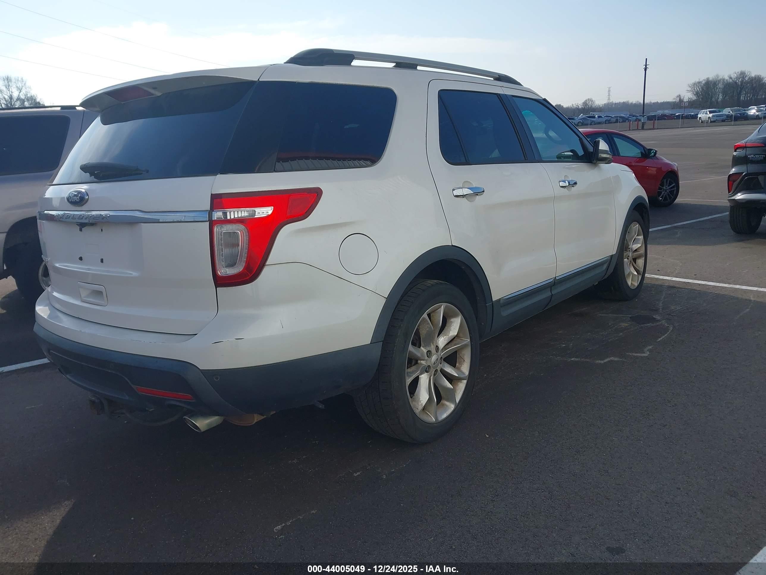 FORD EXPLORER image 4