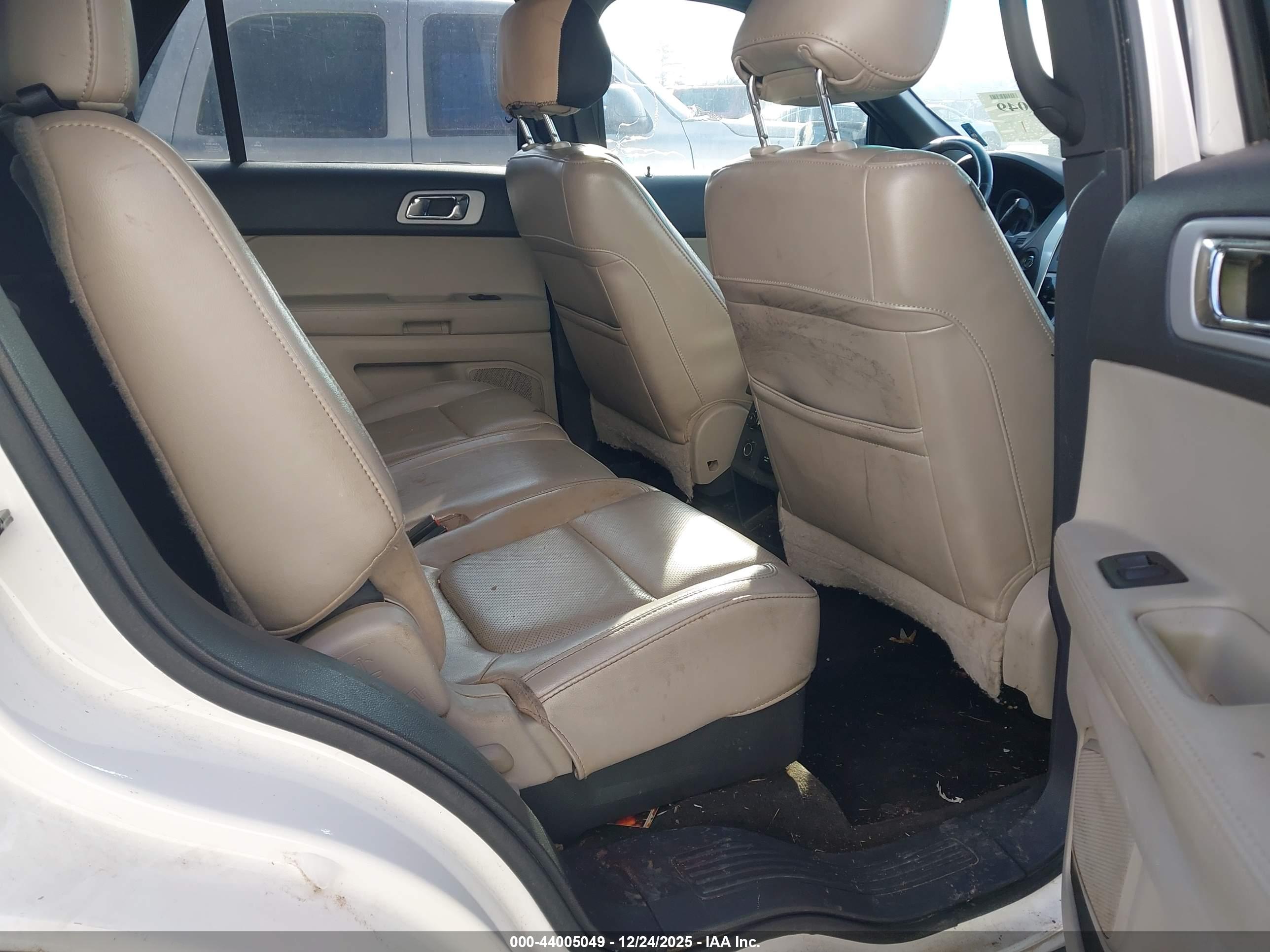 FORD EXPLORER image 8