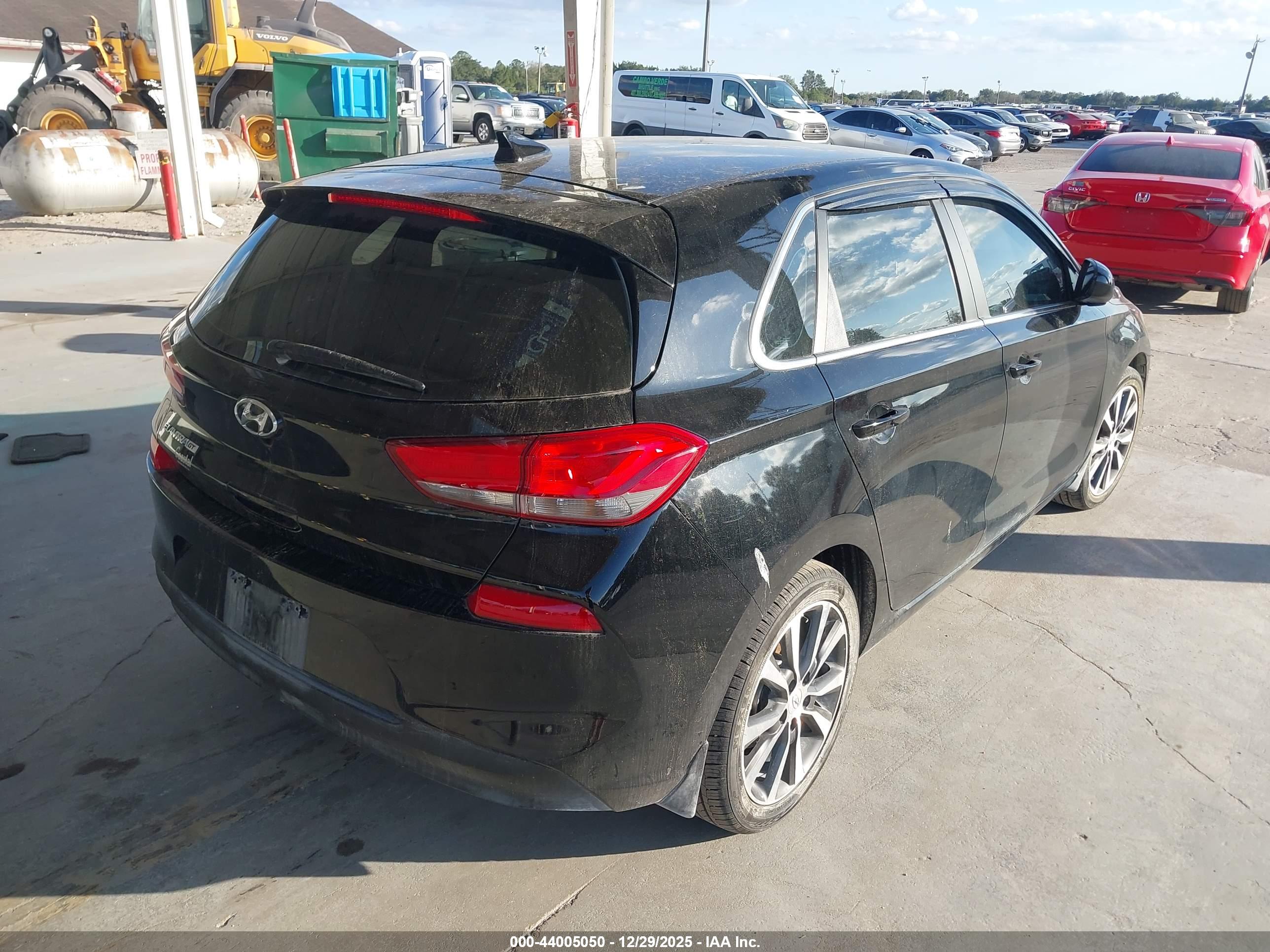 HYUNDAI ELANTRA image 4