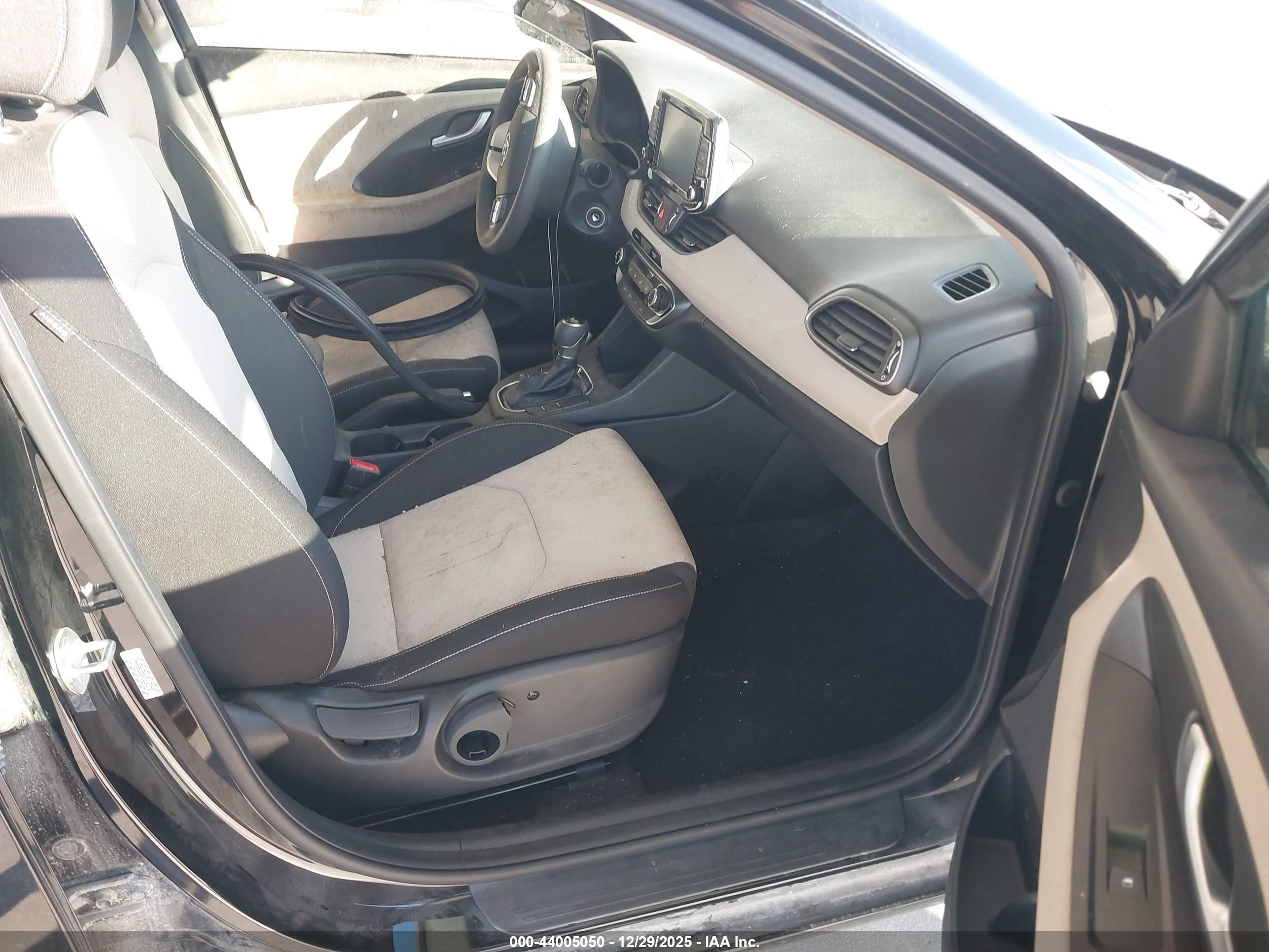 HYUNDAI ELANTRA image 5