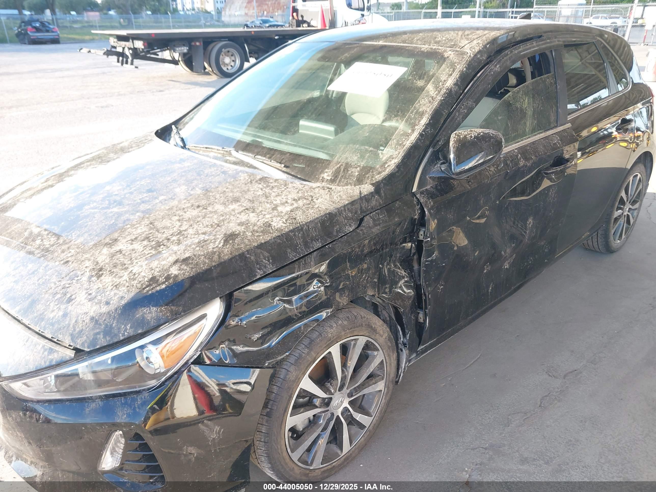 HYUNDAI ELANTRA image 6