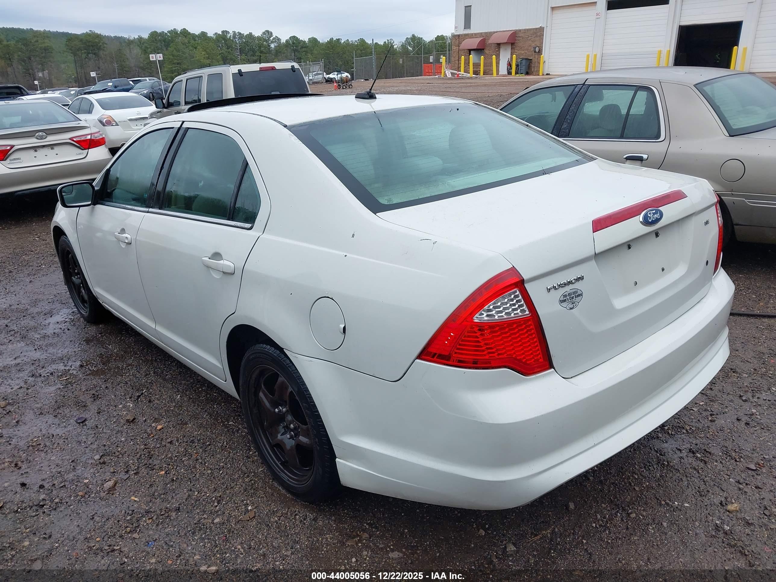 FORD FUSION image 3