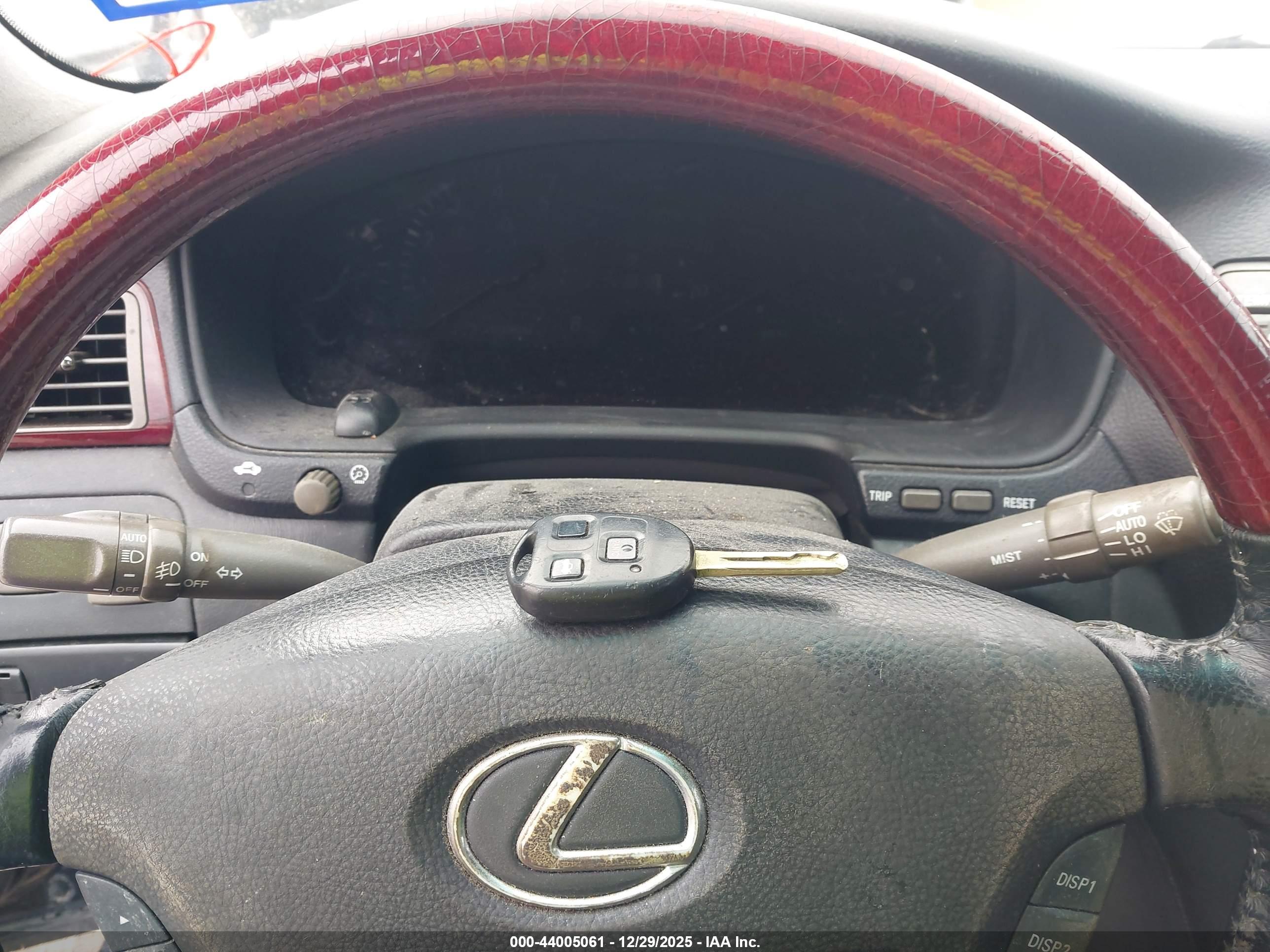 LEXUS LS image 11