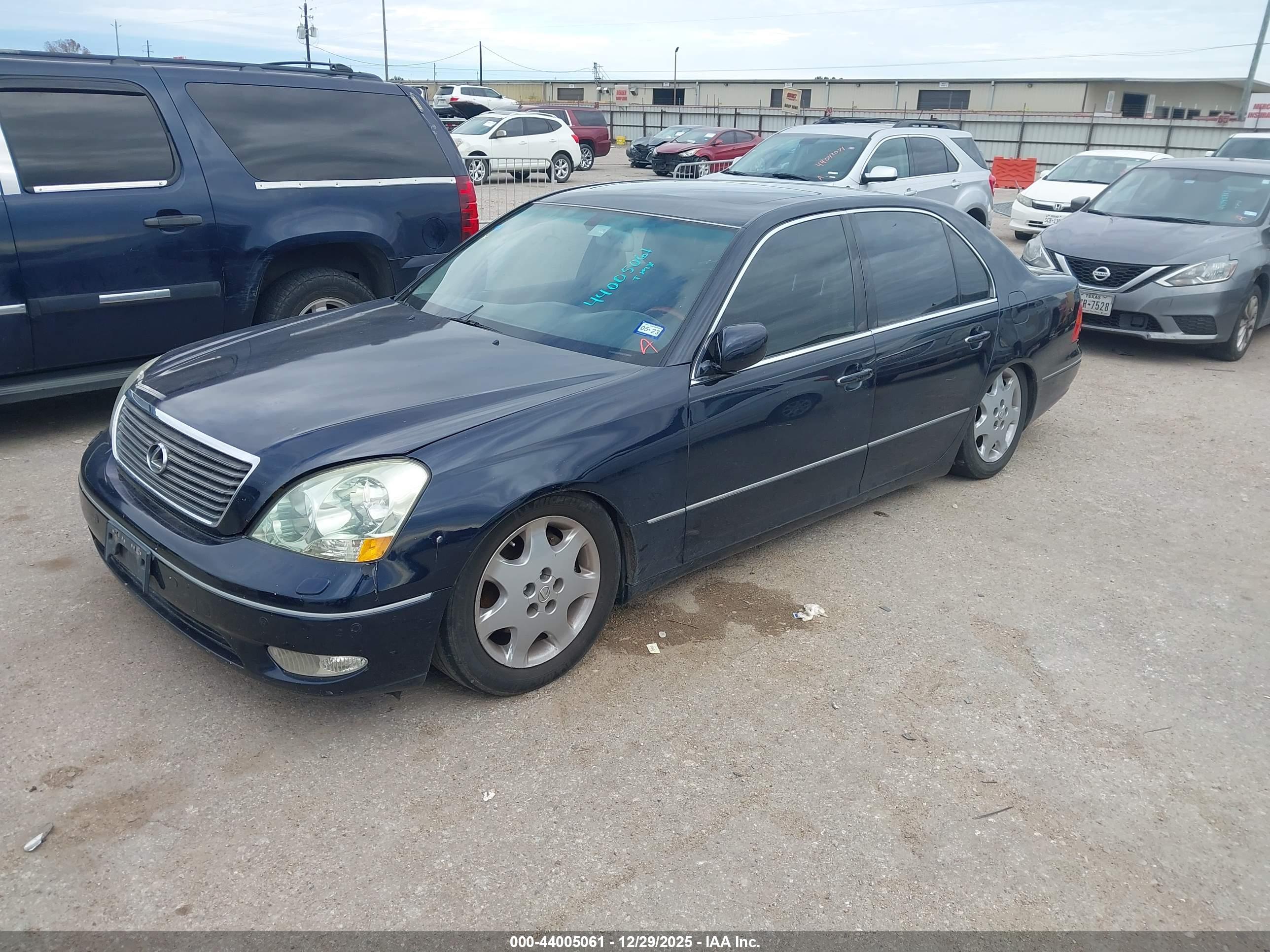 LEXUS LS image 2