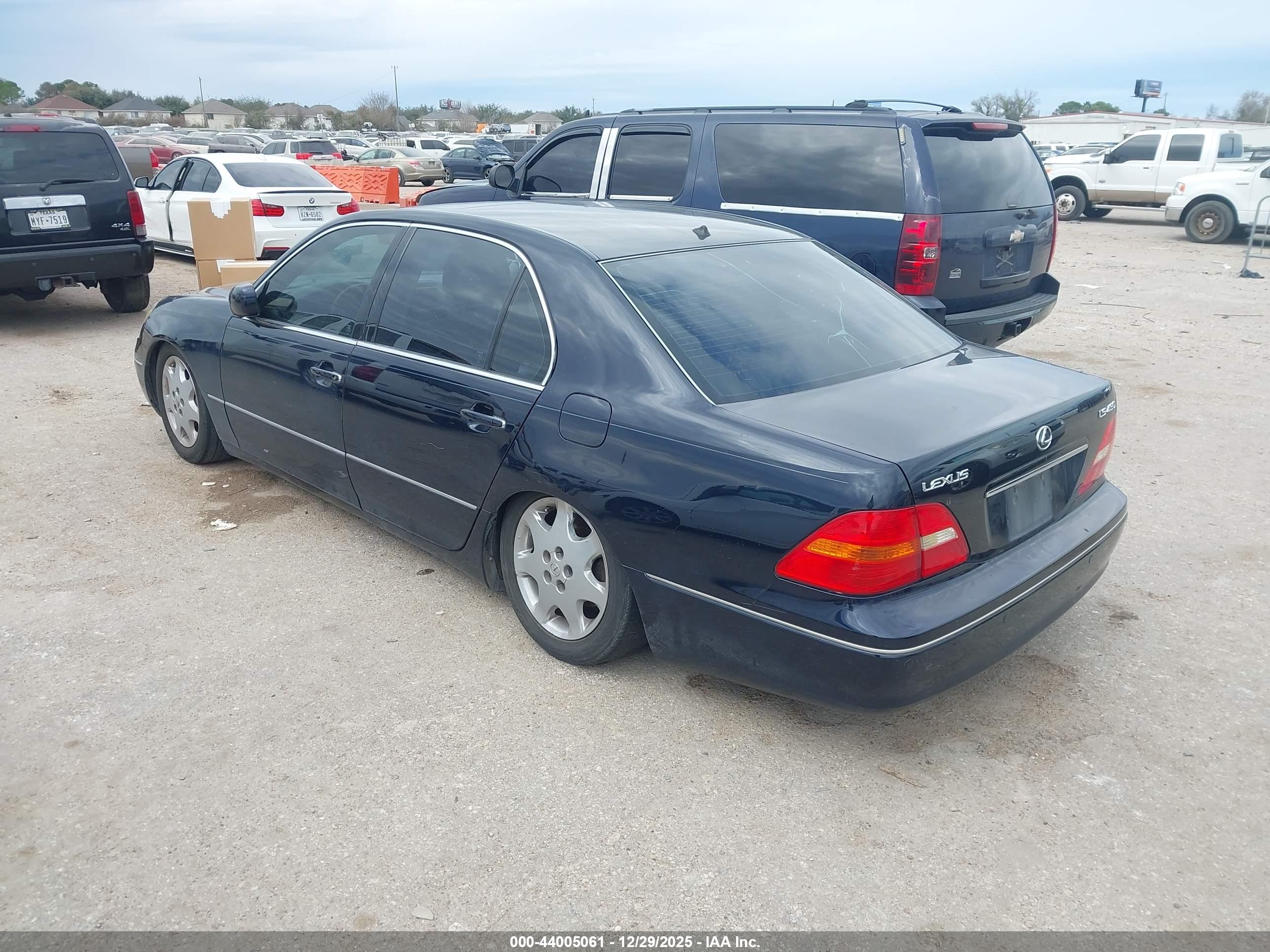 LEXUS LS image 3