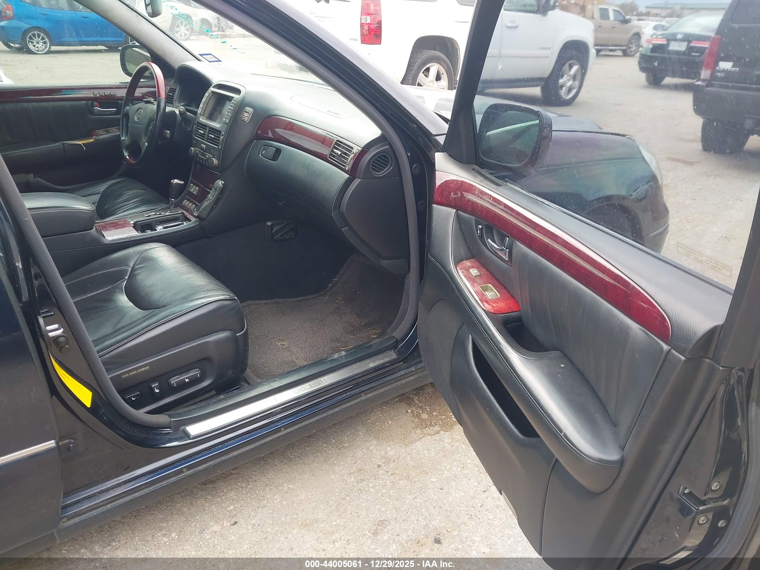 LEXUS LS image 5