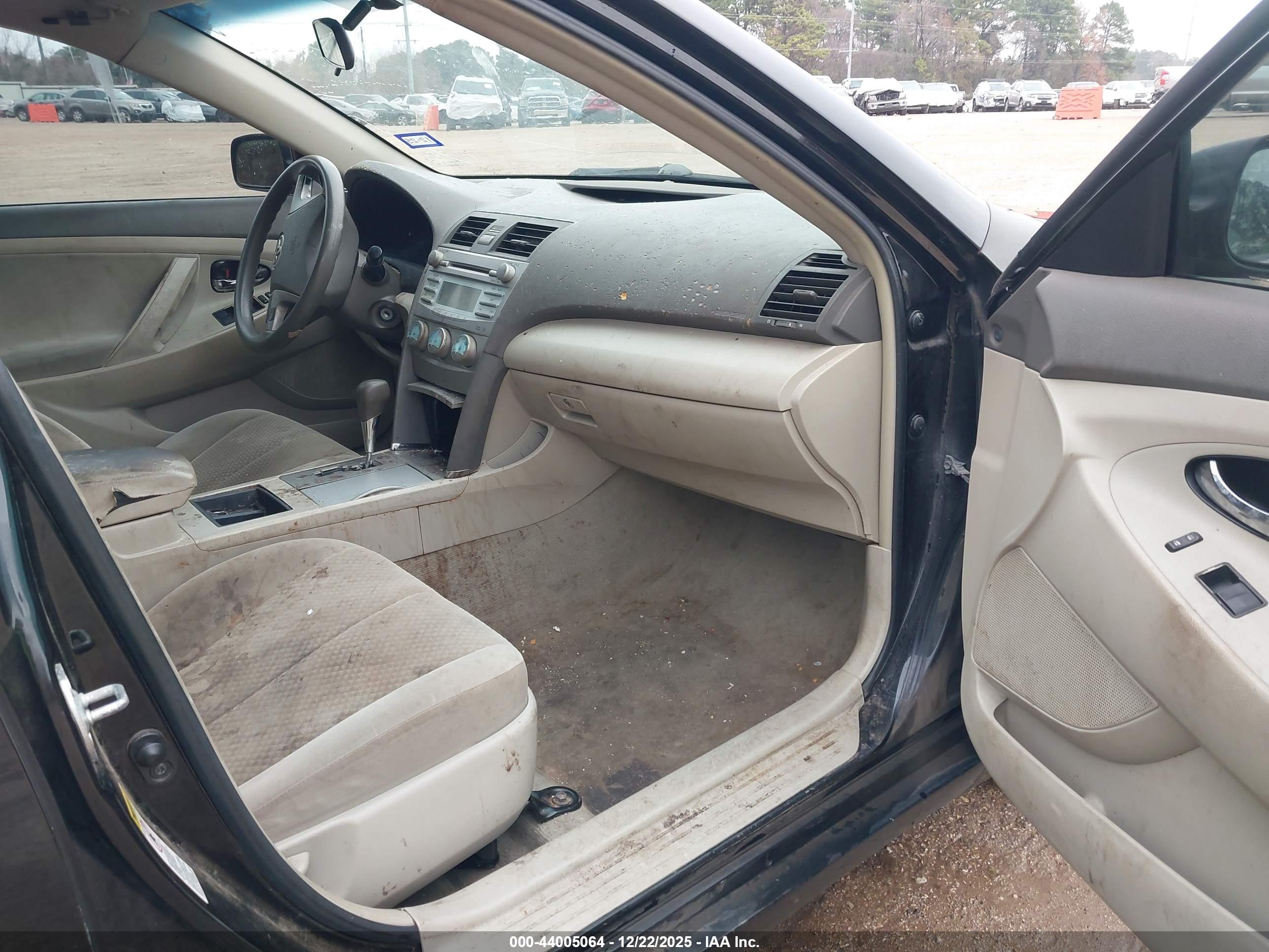 TOYOTA CAMRY image 5